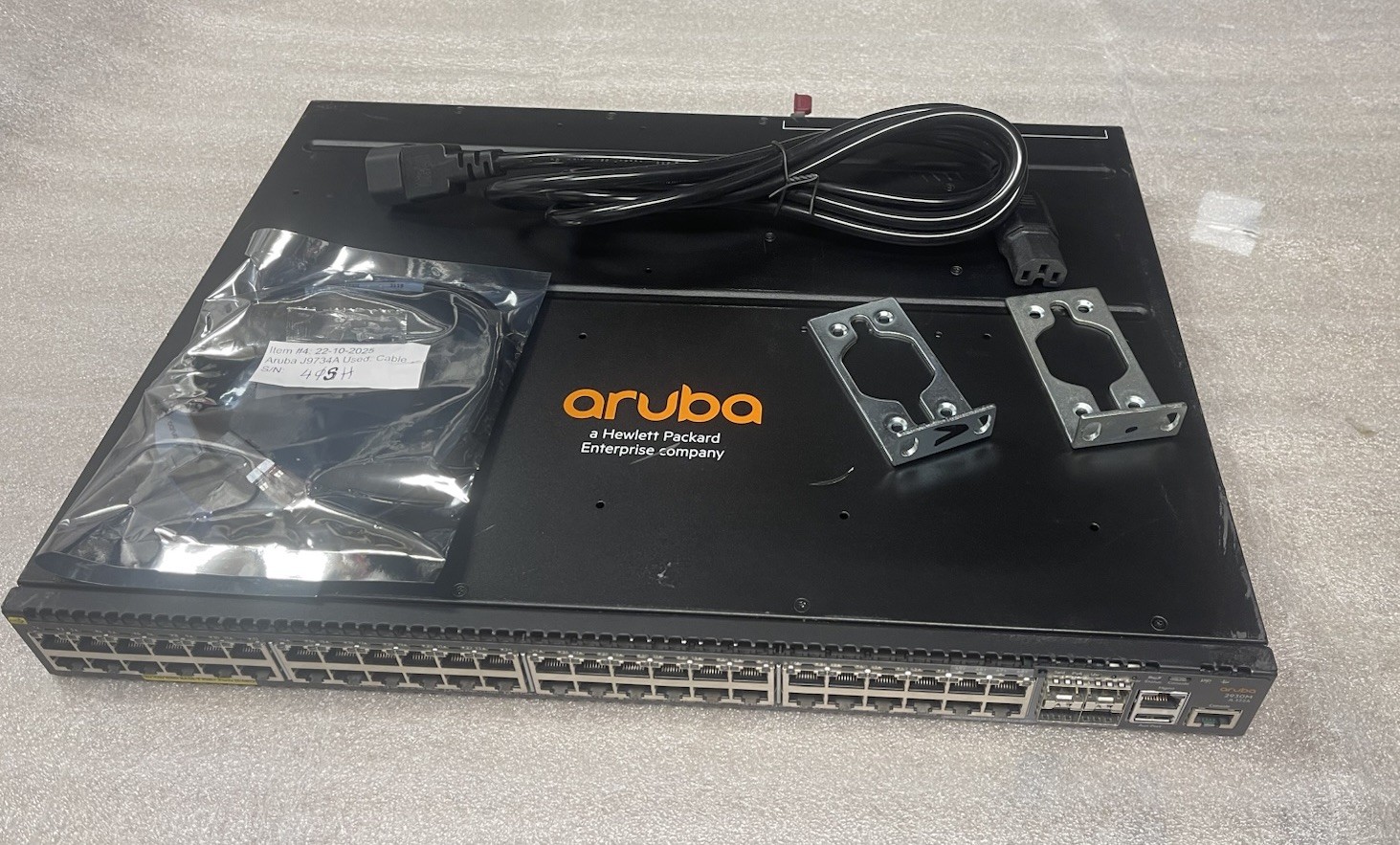 Aruba HPE JL322A Switch Full Starter Kit +JL325A+JL087A+J9734A+Rack Mount Kit