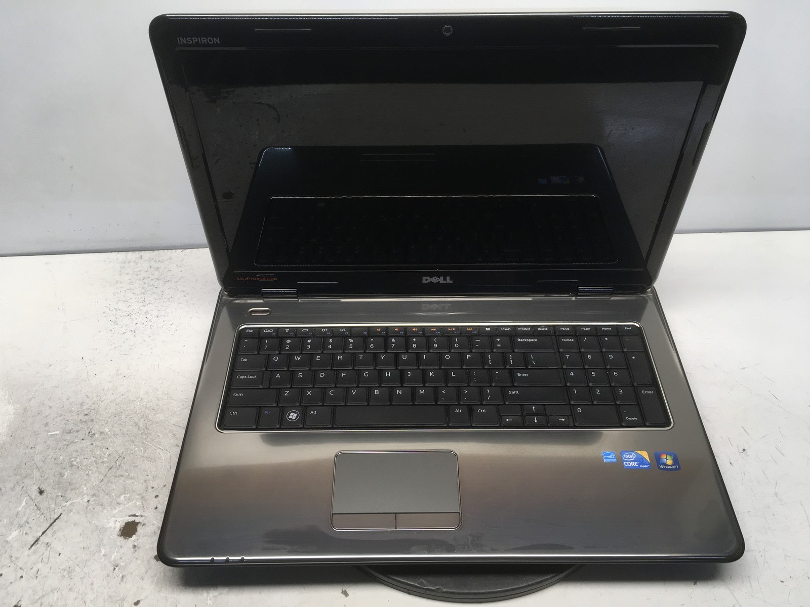 Dell Inspiron N7010 Intel i3-M350 2.27GHz 4 GB NO HDD No Batt