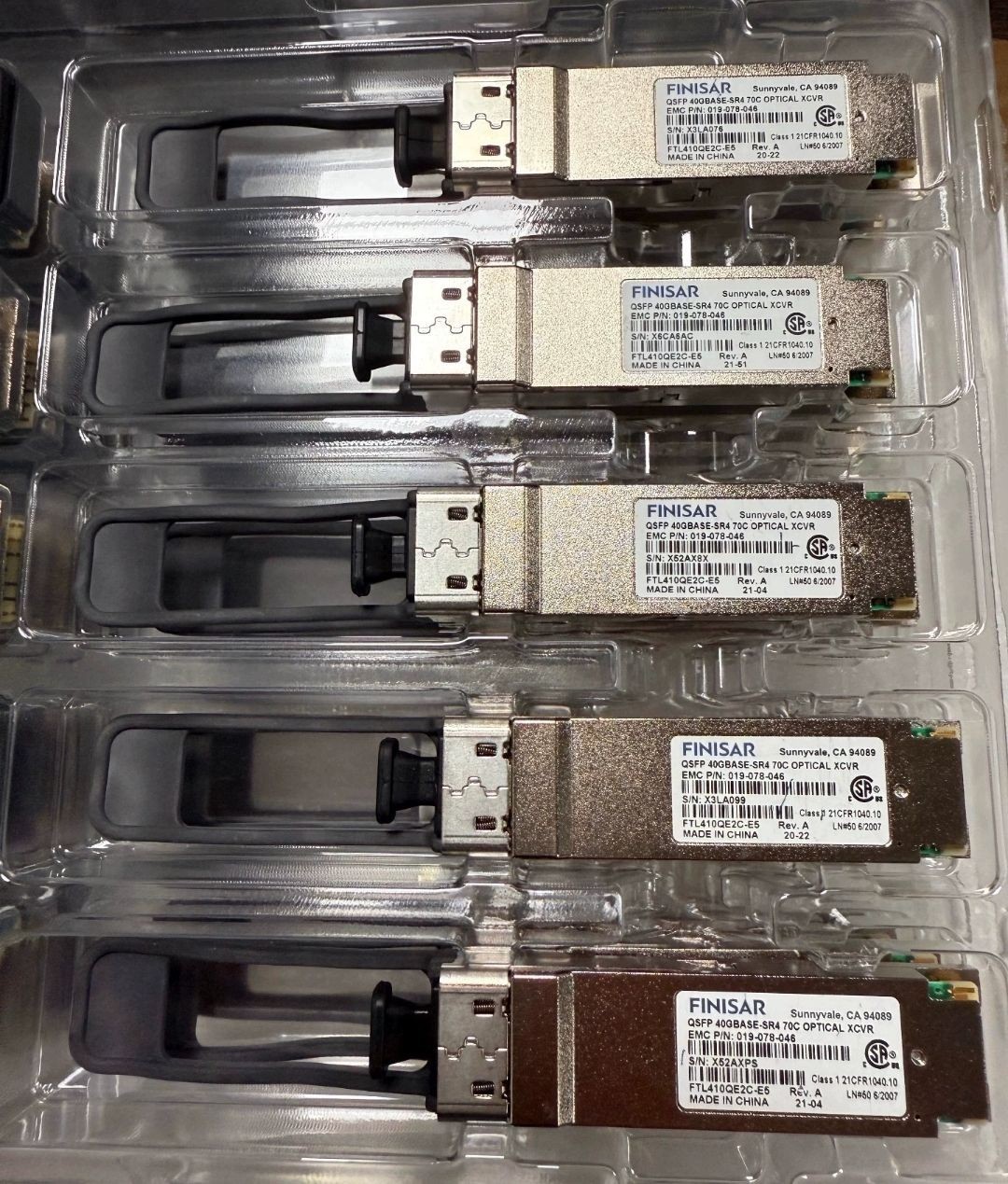 Lot of 5 Finisar FTL410QE2C-E5 019-078-046 40GBASE-SR4 QSFP Transceiver For EMC
