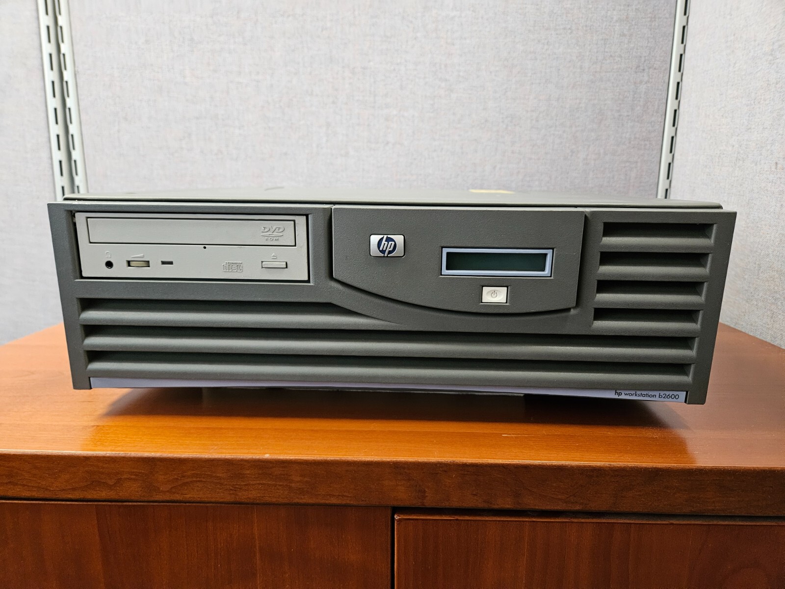 HP B2600 Workstation with 18GB Disk Drive, 1GB Memory, and Graphics Card A6070A
