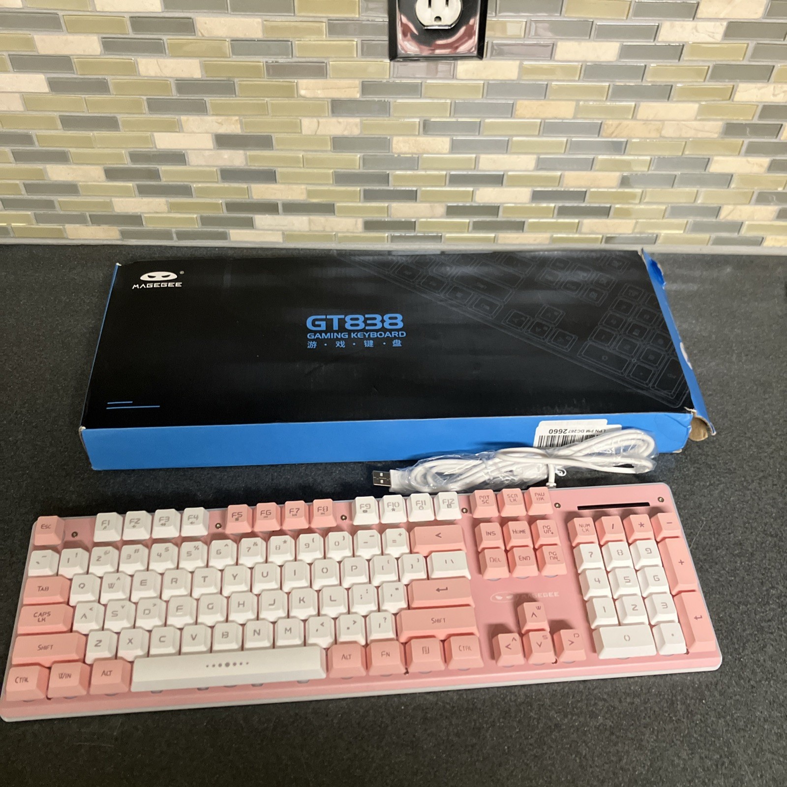 New  Computer Gaming Keyboard Backlight USB MageGee GT838 Pink & White Key Board