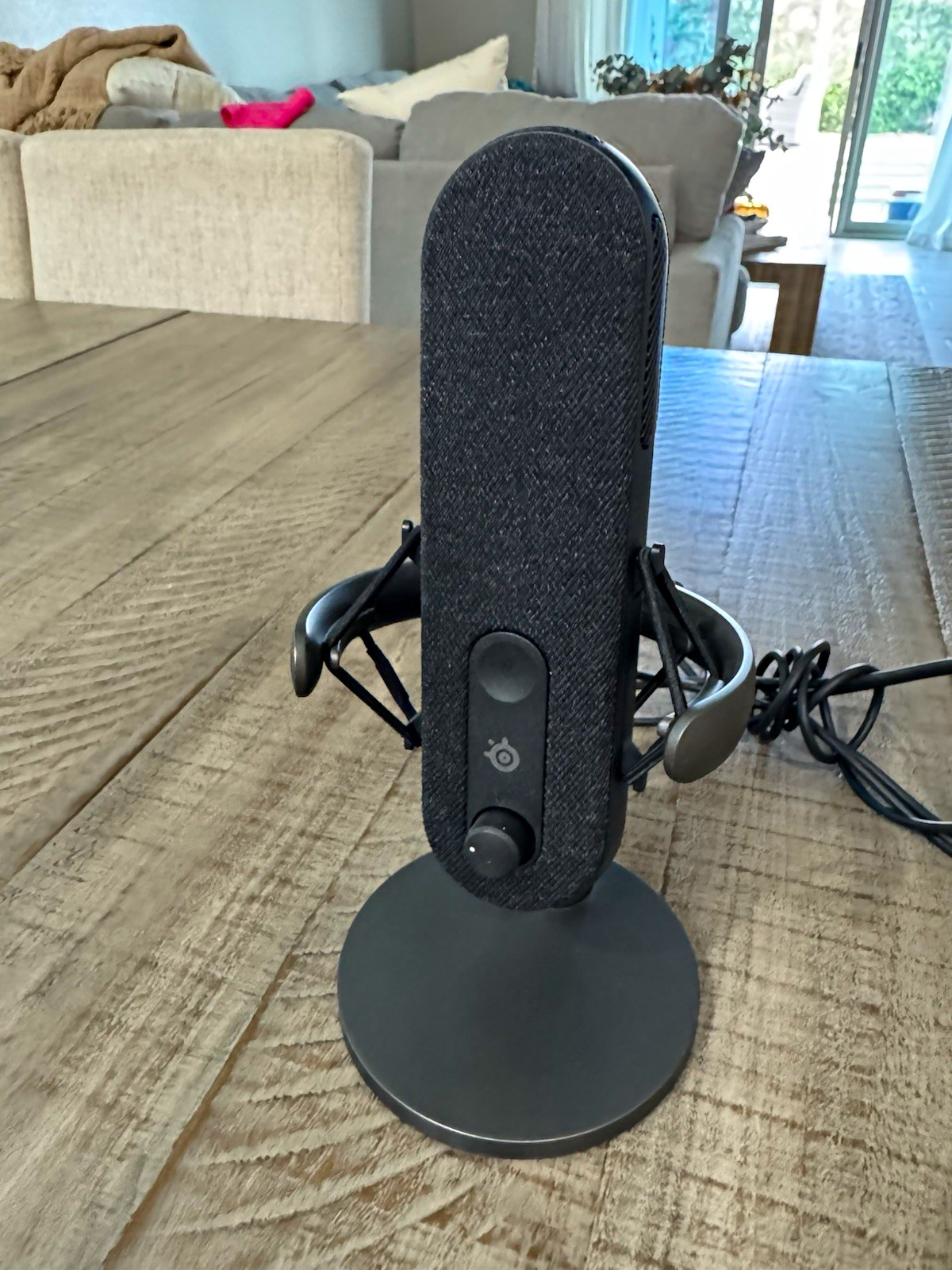 SteelSeries Alias USB Freestanding Computer Microphone on Stand, Black