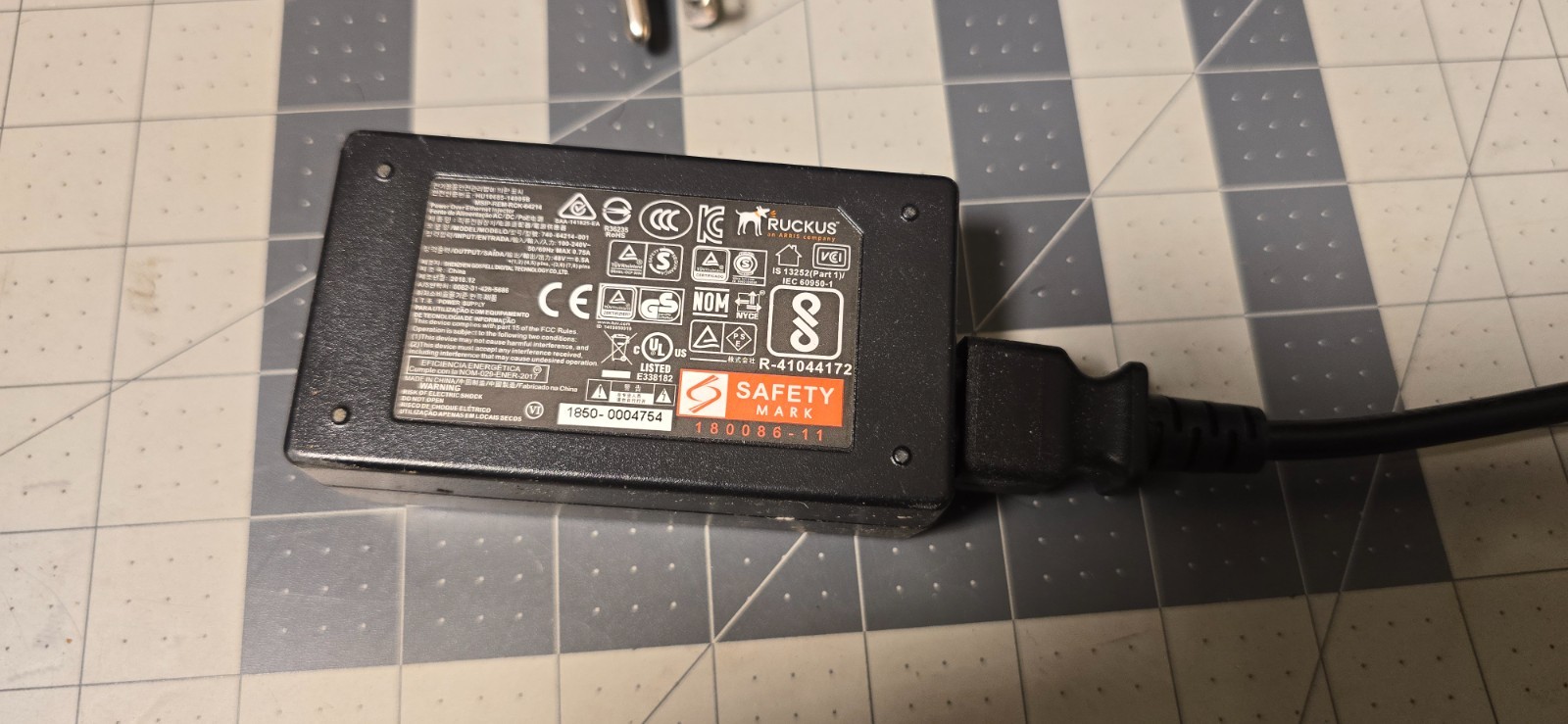 Ruckus Arris ZoneFlex PoE Injector/Power cord 740-64214-001 2 Ethernet ports