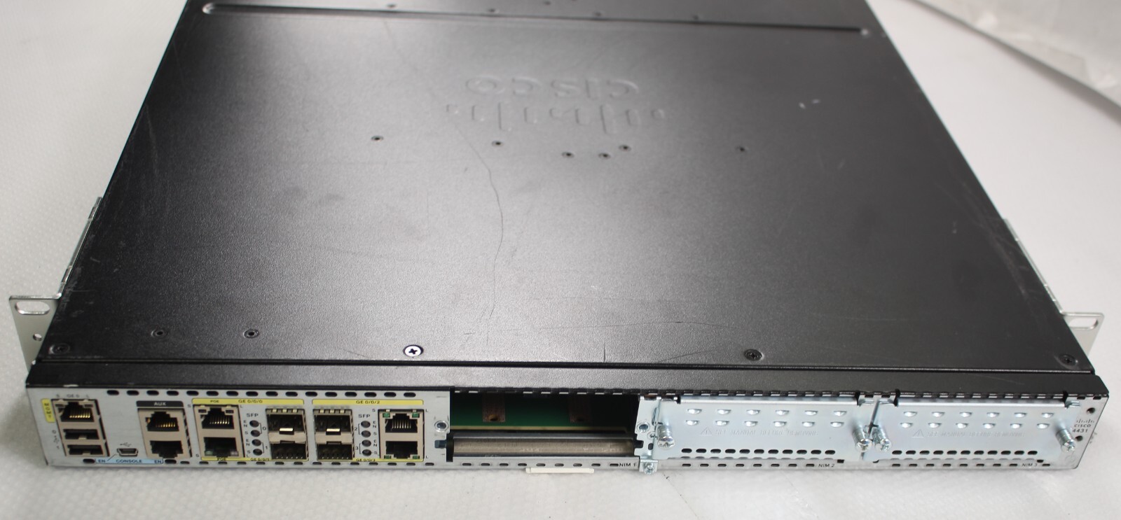Cisco ISR4431 ISR4431/K9 4400 Series Integrated Services Router license on photo