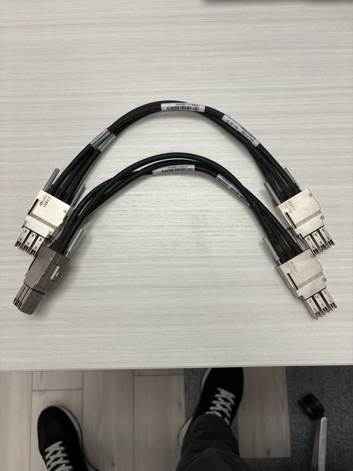 2 (TWO) Cisco 800-40403-01 STACK-T1-50CM V01 Stacking Cables