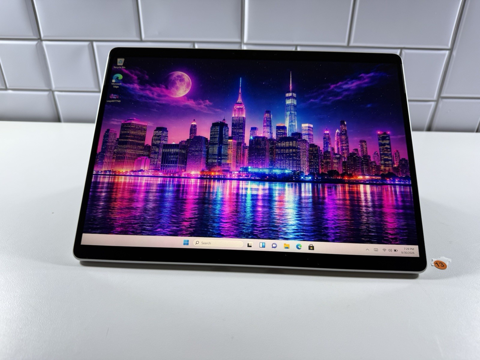 Microsoft Surface Pro 8  (1982) i5-1145G7 - 16GB RAM 256GB  120Hz Win 11 Pro LTE