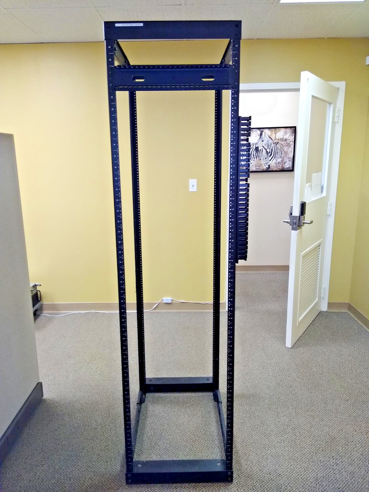 APC AR204 Four Post APC Server Rack