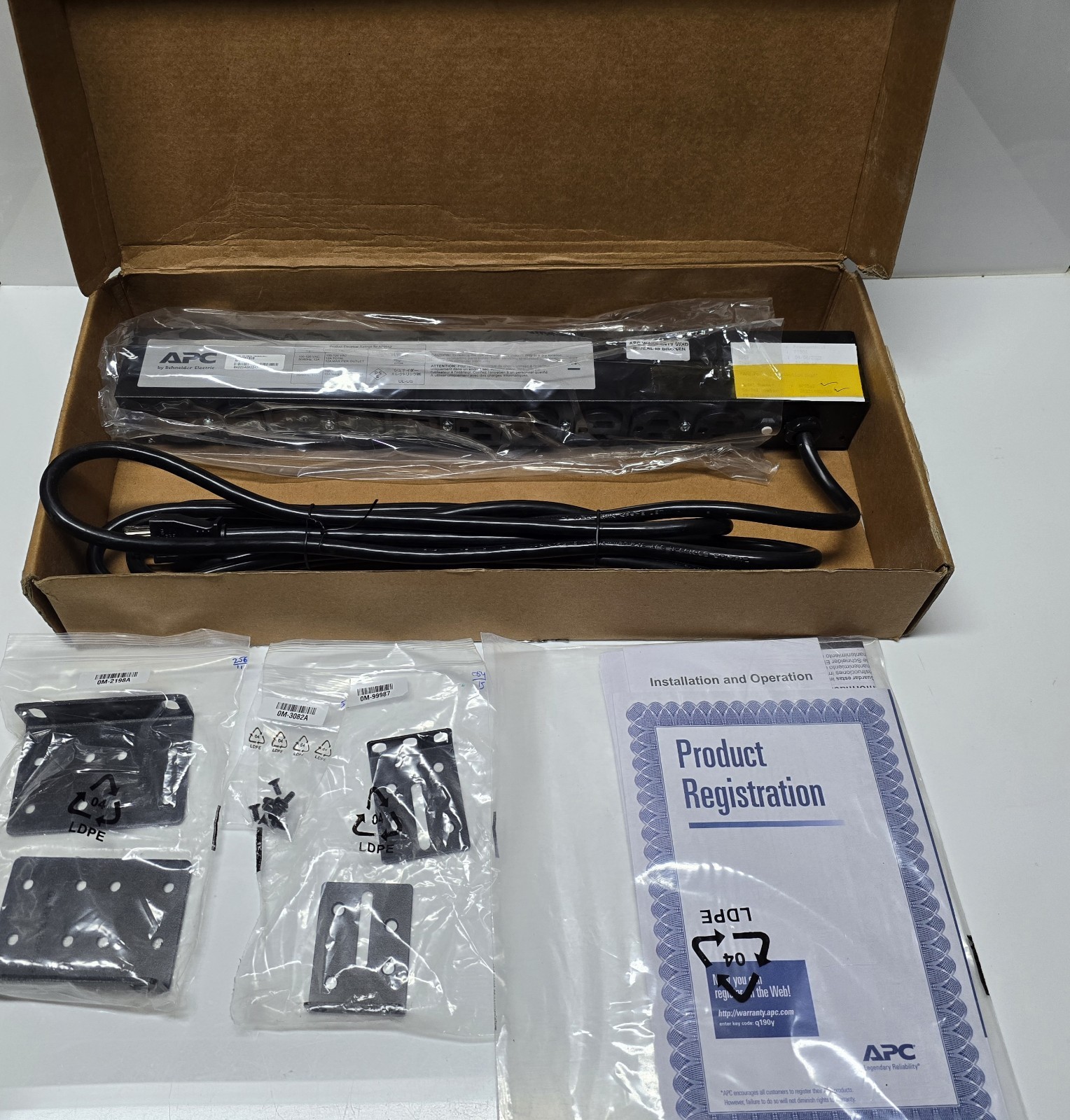 APC AP9562 1U Rack PDU 15A 120V 10-Outlet NEMA 5-15R Power Distribution Unit