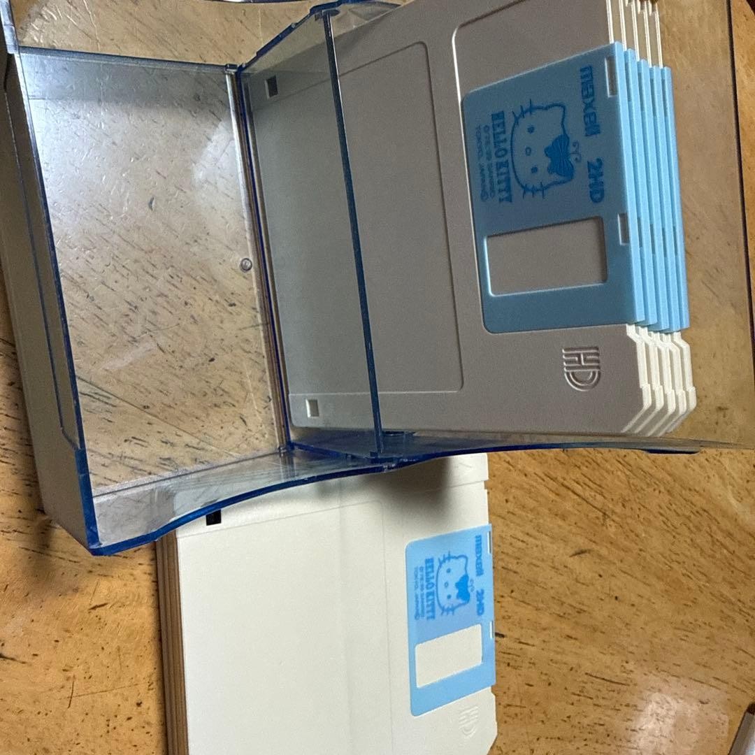Maxell Hello Kitty 3.5 Inch 2HD Floppy Disks 10 Pack