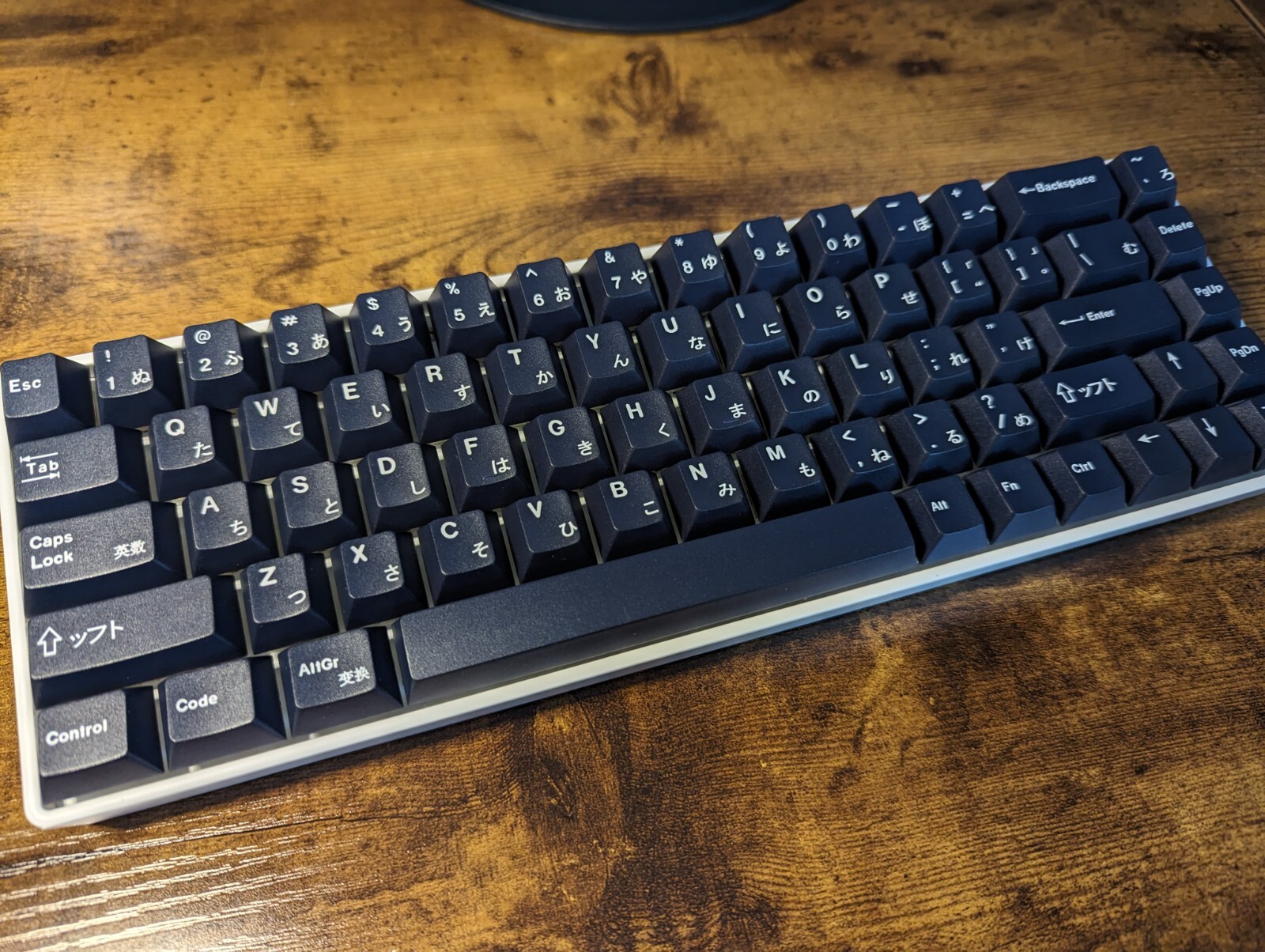 Custom modded budget mechanical keyboard CIY 68 black white thocky hot-swappable