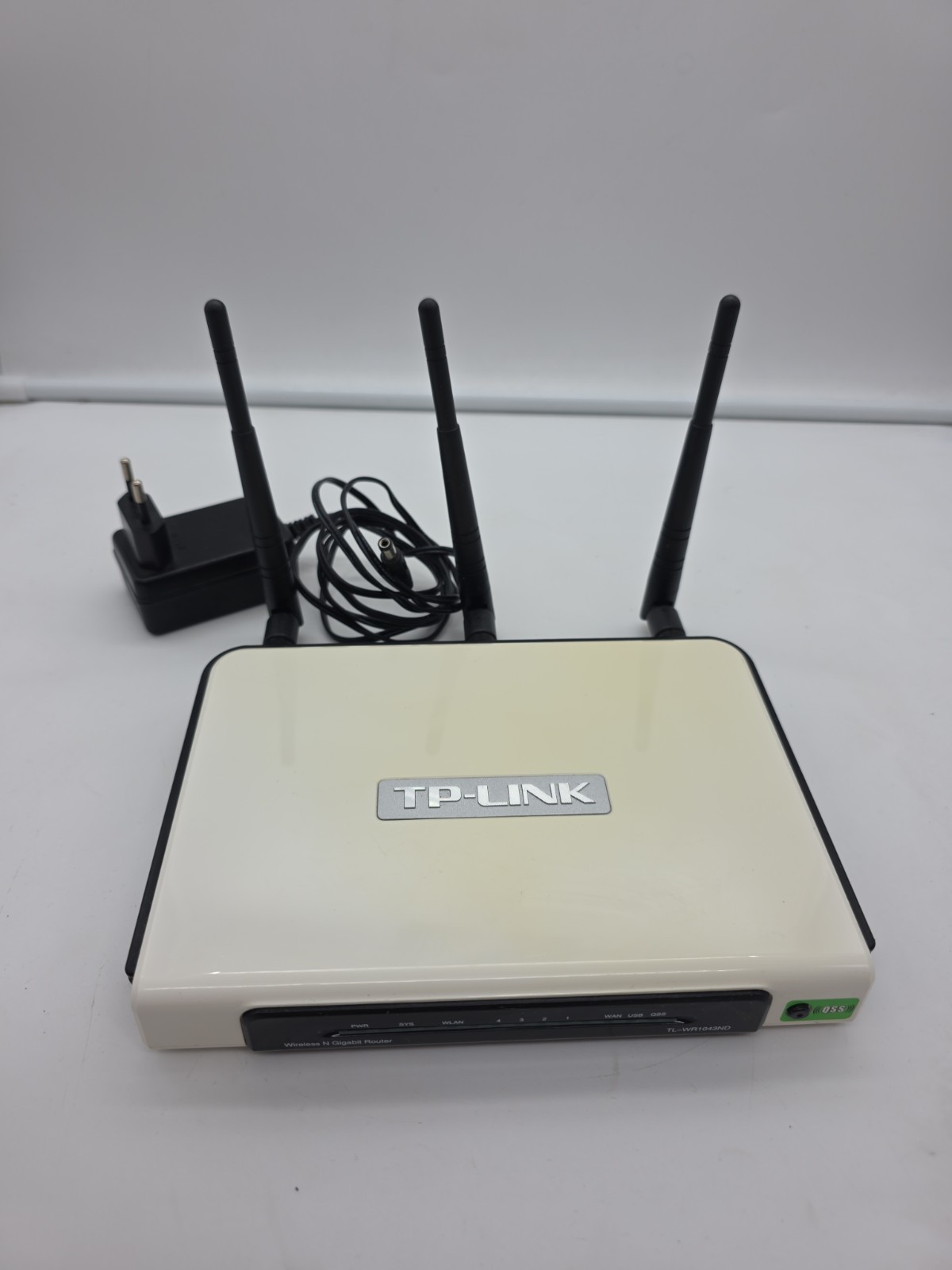TP-LINK Wireless-N Gigabit Router TL-WR1043ND WORKING USED