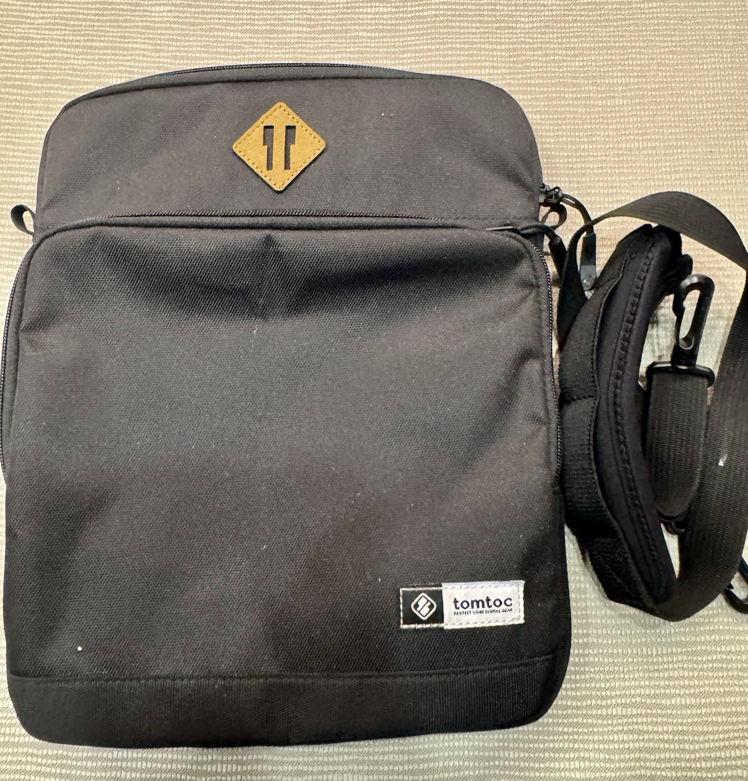 Tomtoc A20-A01D01 Tablet Shoulder Bag For 11 Inch iPad Pro