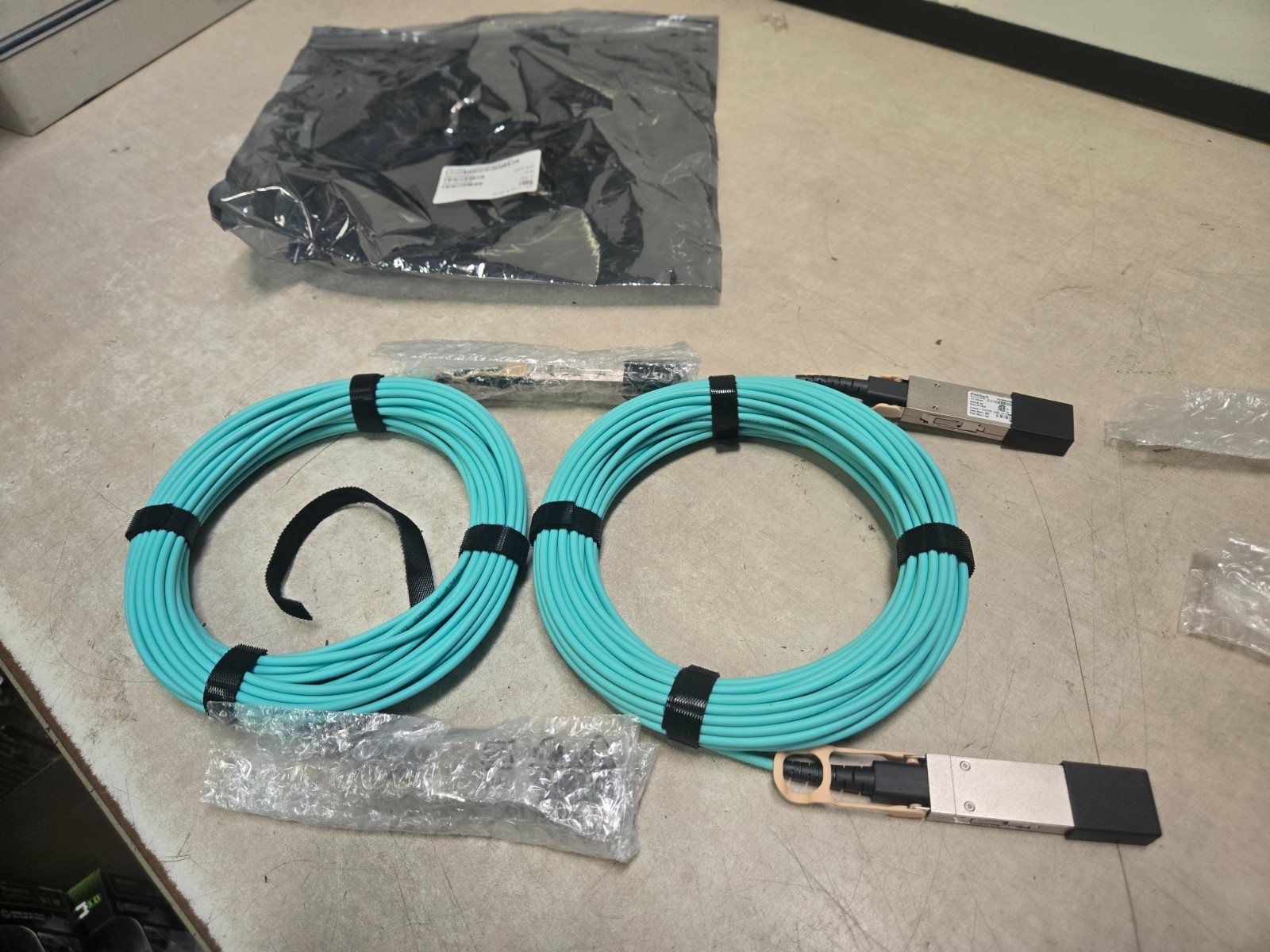 Pack of 2 Finisar FCBR425QE2C14-MS 100G AOC 14M Cables NOB 