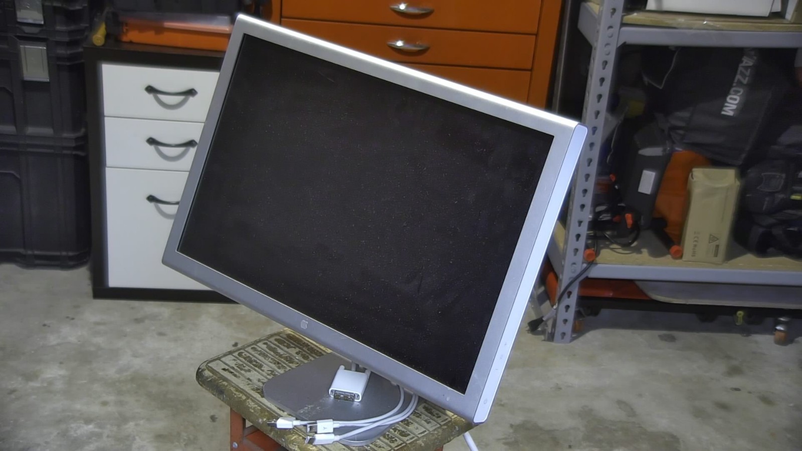 Apple A1081 20 inch Widescreen Cinema Display LCD Monitor