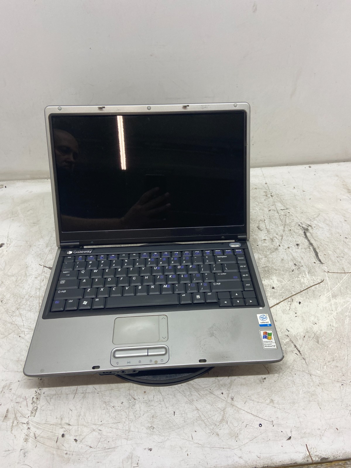 Gateway W323-UI1 Intel Celeron M 1.4 GHz  NO HDD