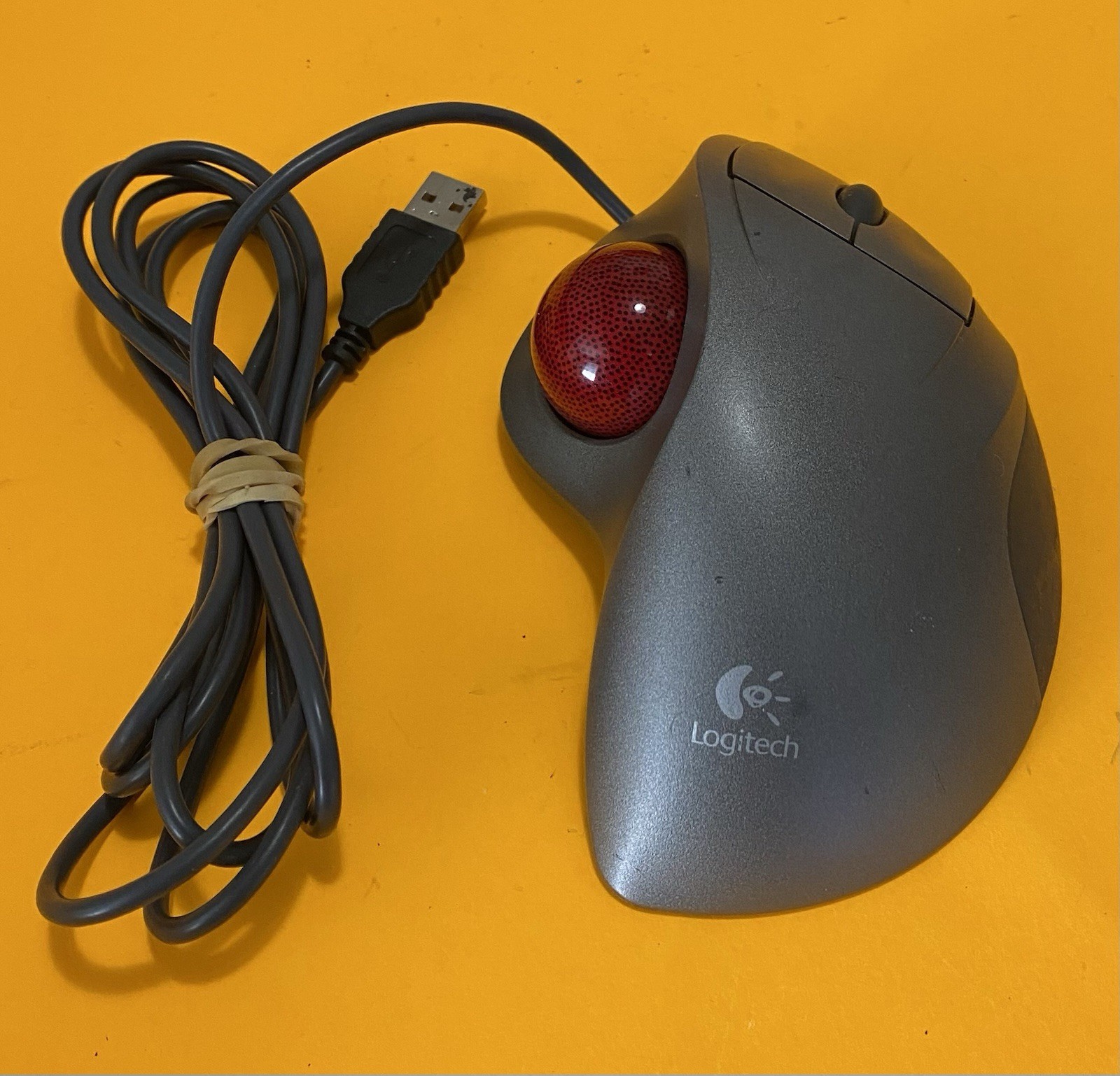 LOGITECH T-BB18 Trackman Wheel Marble Mouse USB w/2-Button Scroll 804360-1000