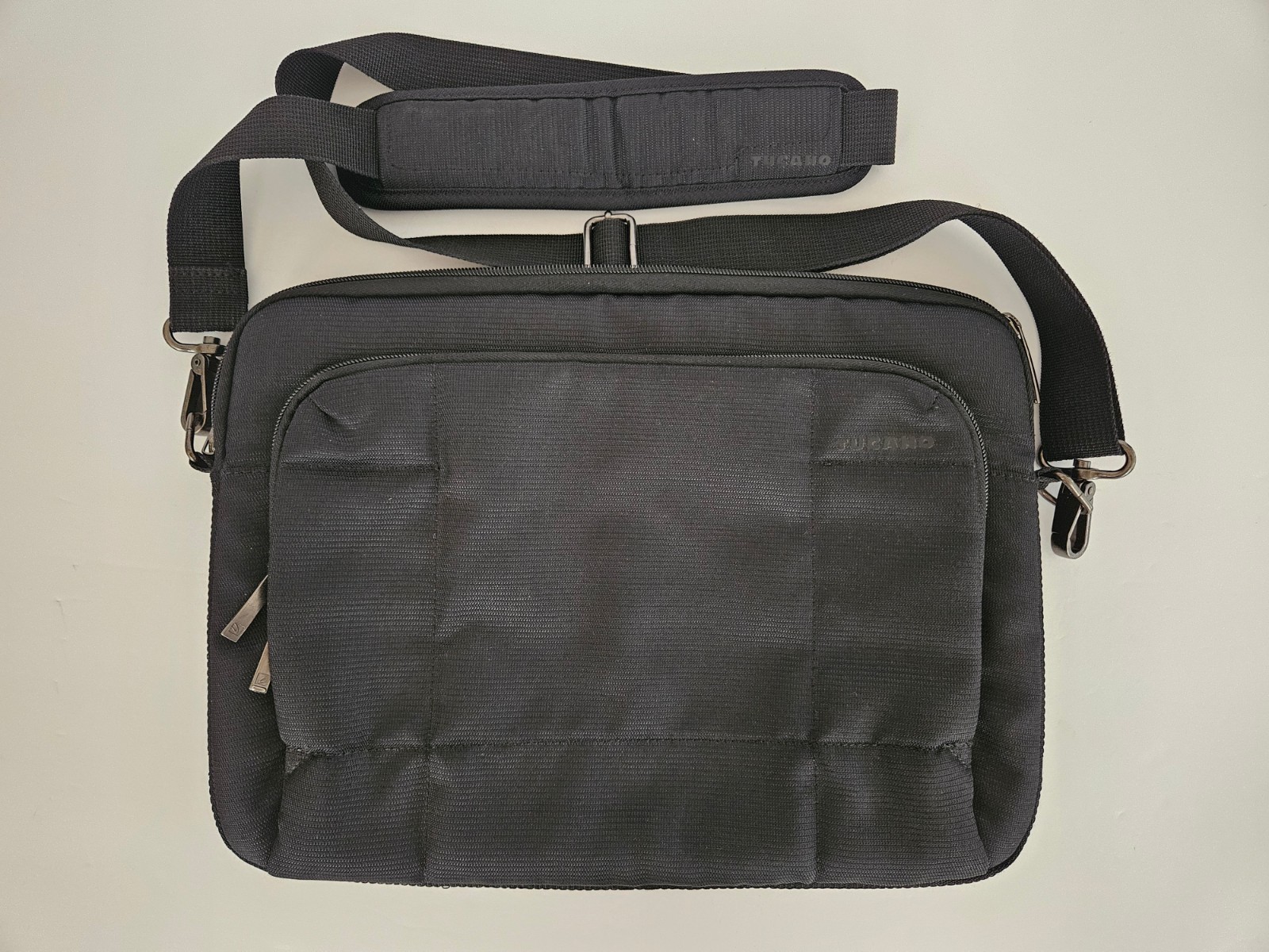 Tucano Slim Laptop/Tablet Case With Anti-slip Feature 13"x 19" NEW out of box.