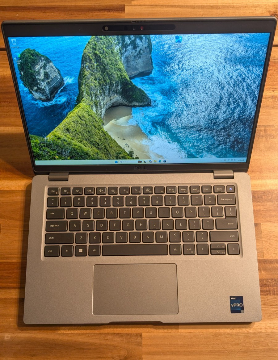 Dell Latitude 5430 | Intel i7-1265U | 32GB RAM 512GB NVMe WIN 11 PRO PAINT BLEM