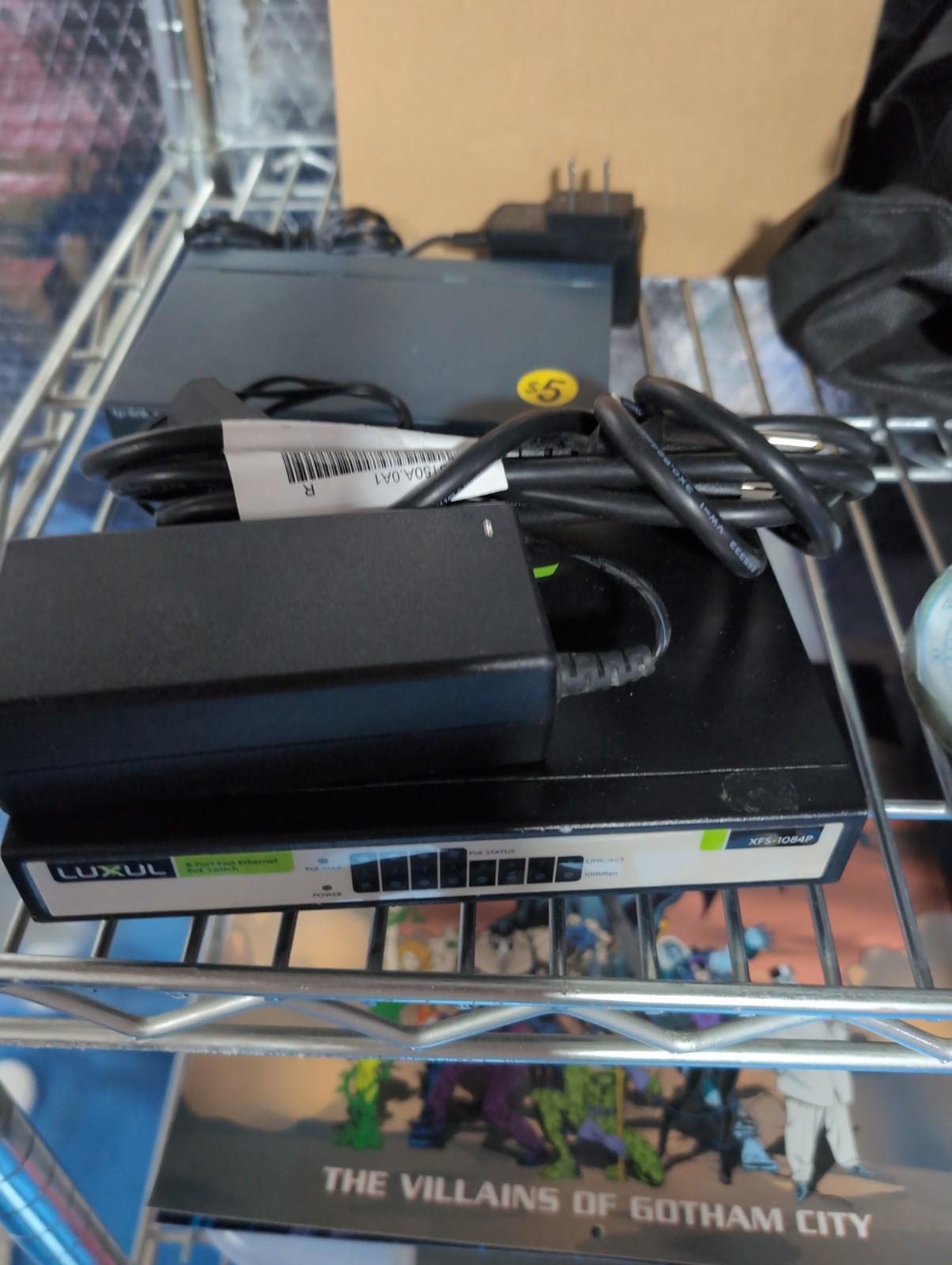 LUXUL XFS-1084P w/ Power Adapter