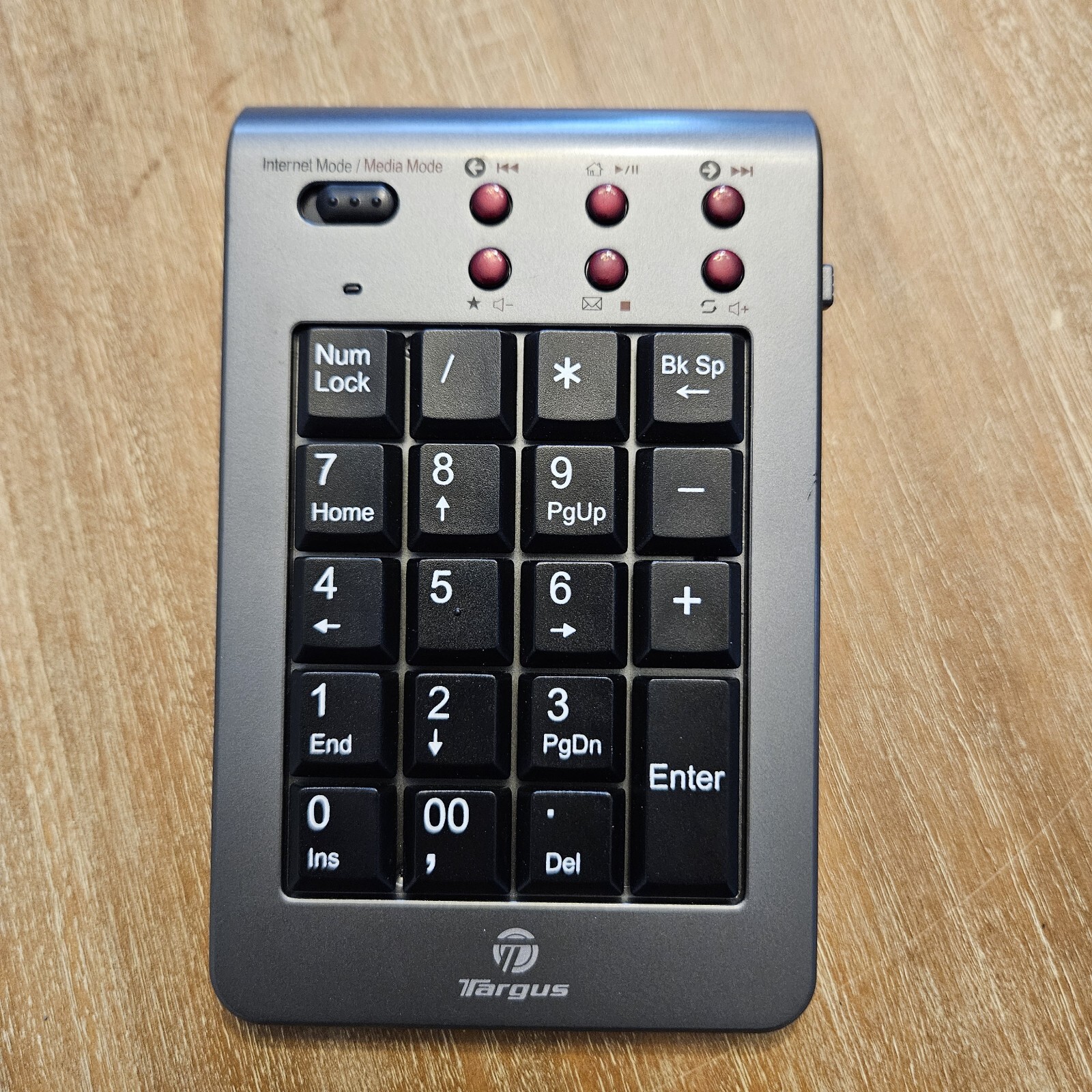 Targus Numeric Wireless Keypad PAKP003U Gray & Red Unit only