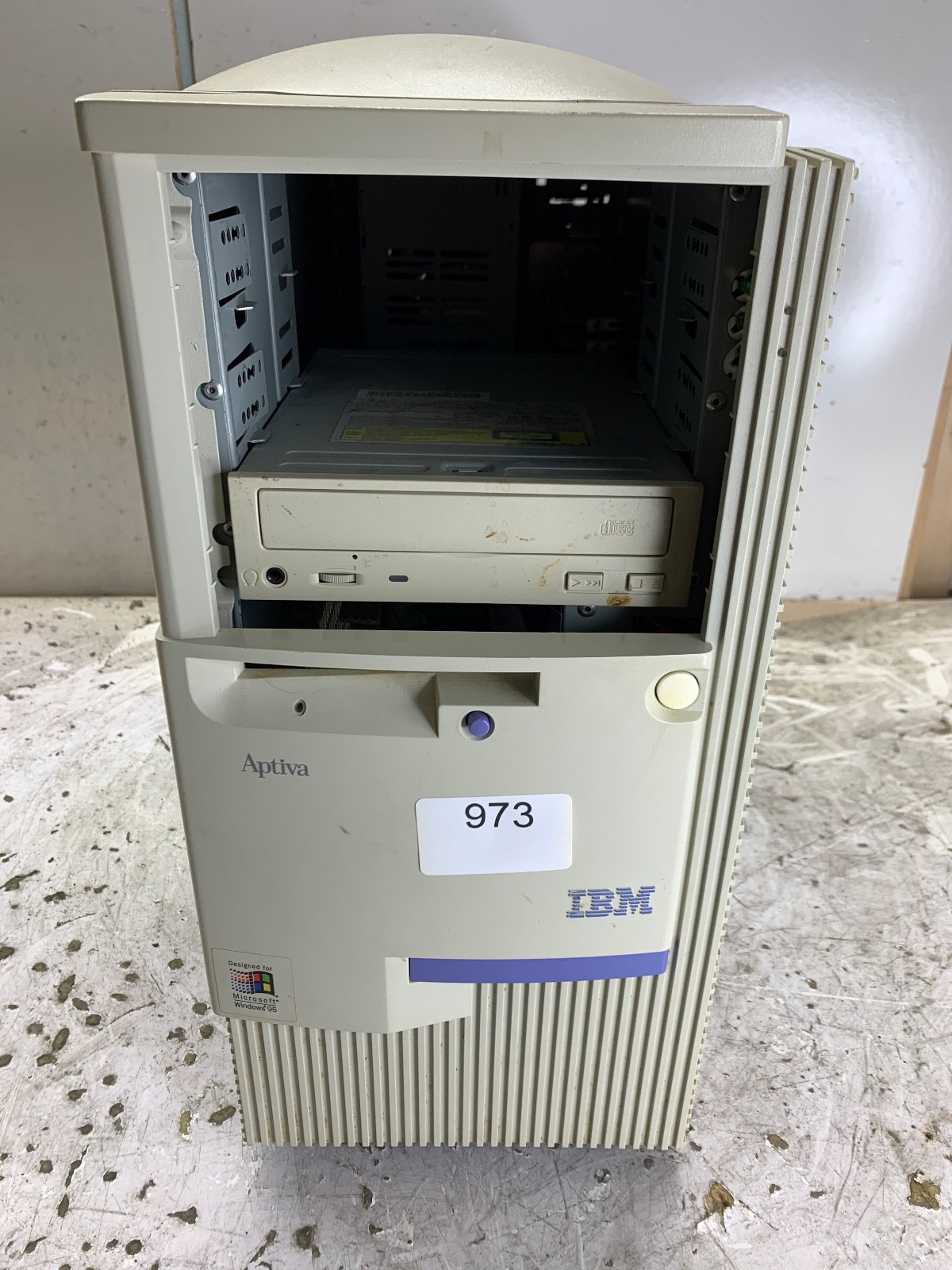 IBM Aptiva 2137E56 K6 266MHz 48MB NO HDD