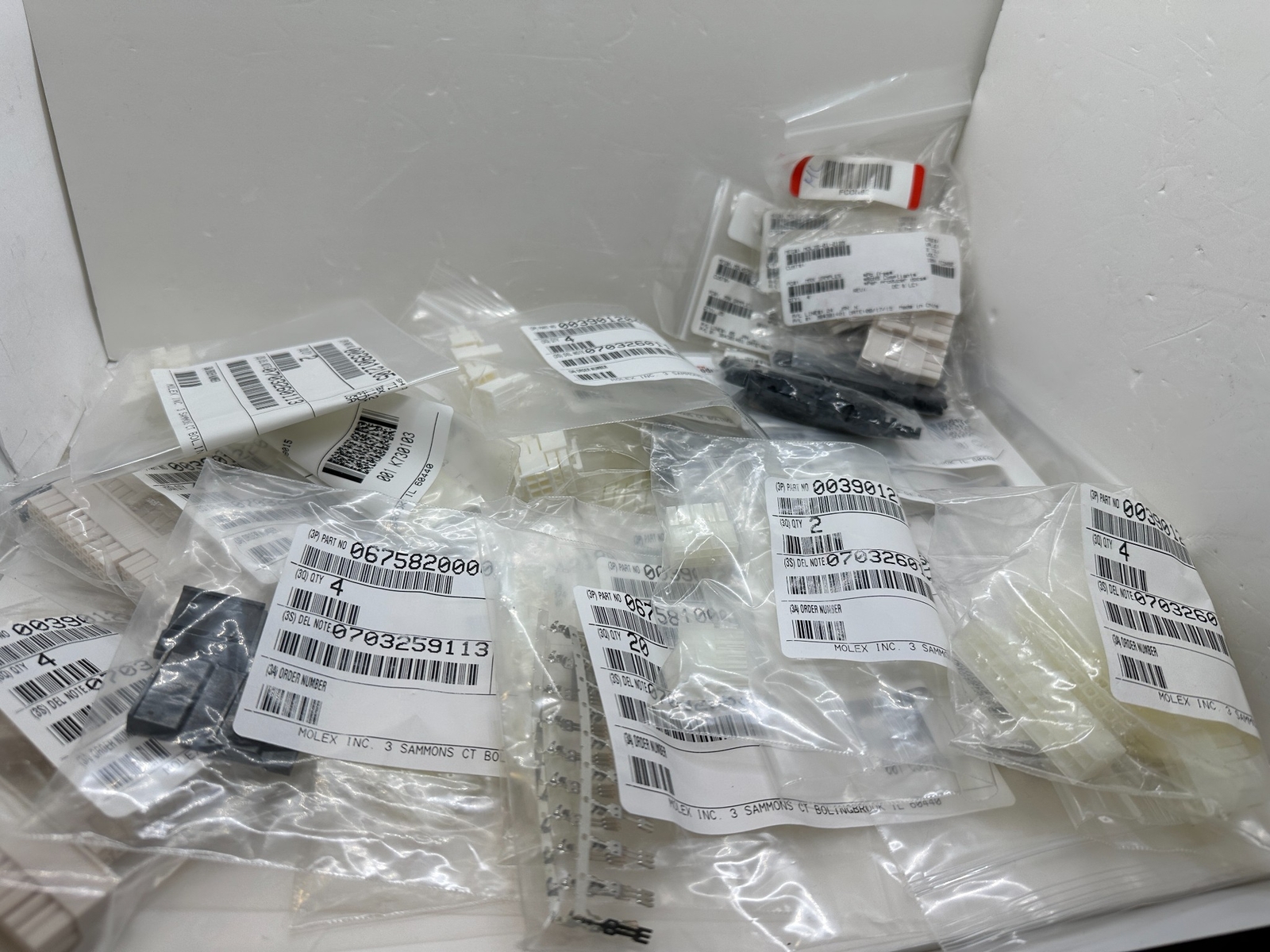 Molex - SATA / Housing Components New - Large Lot