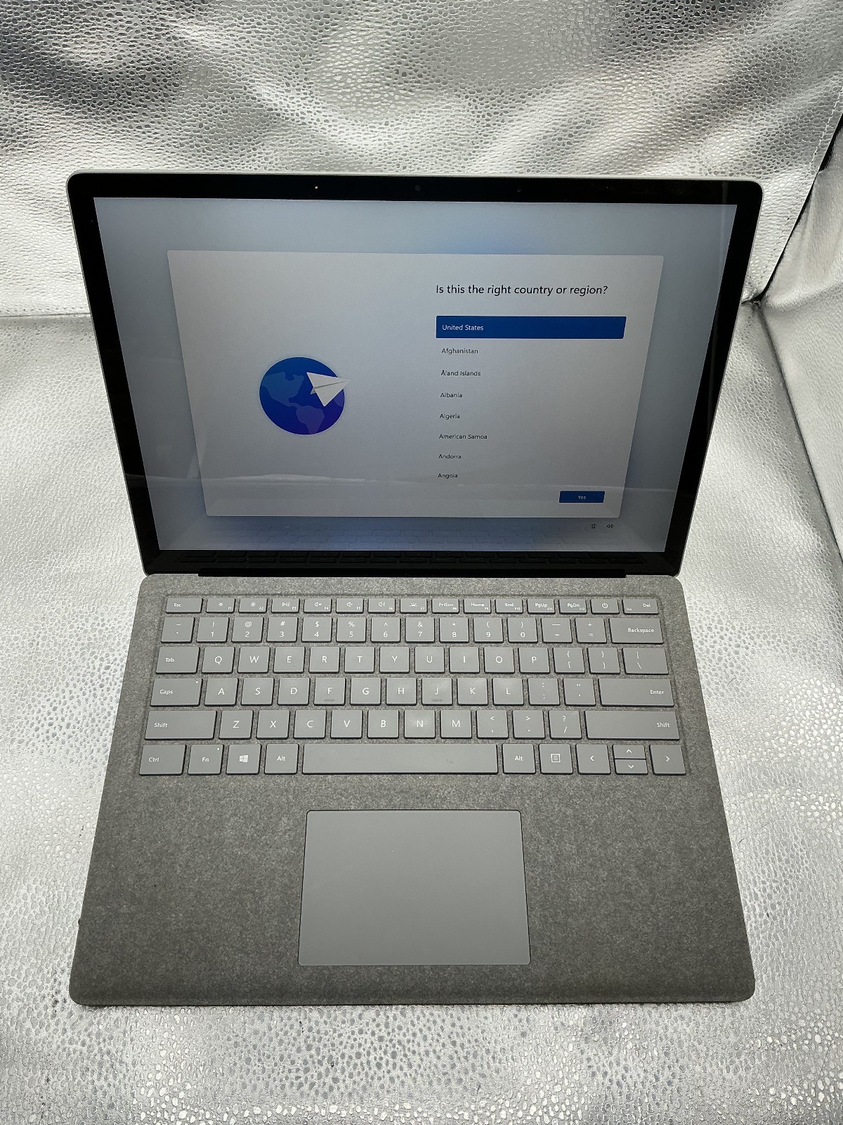 Microsoft Surface Laptop 2 1769 i7-8350@1.7 GHZ, 16GB RAM, 256GB SSD, Win 11 Pro
