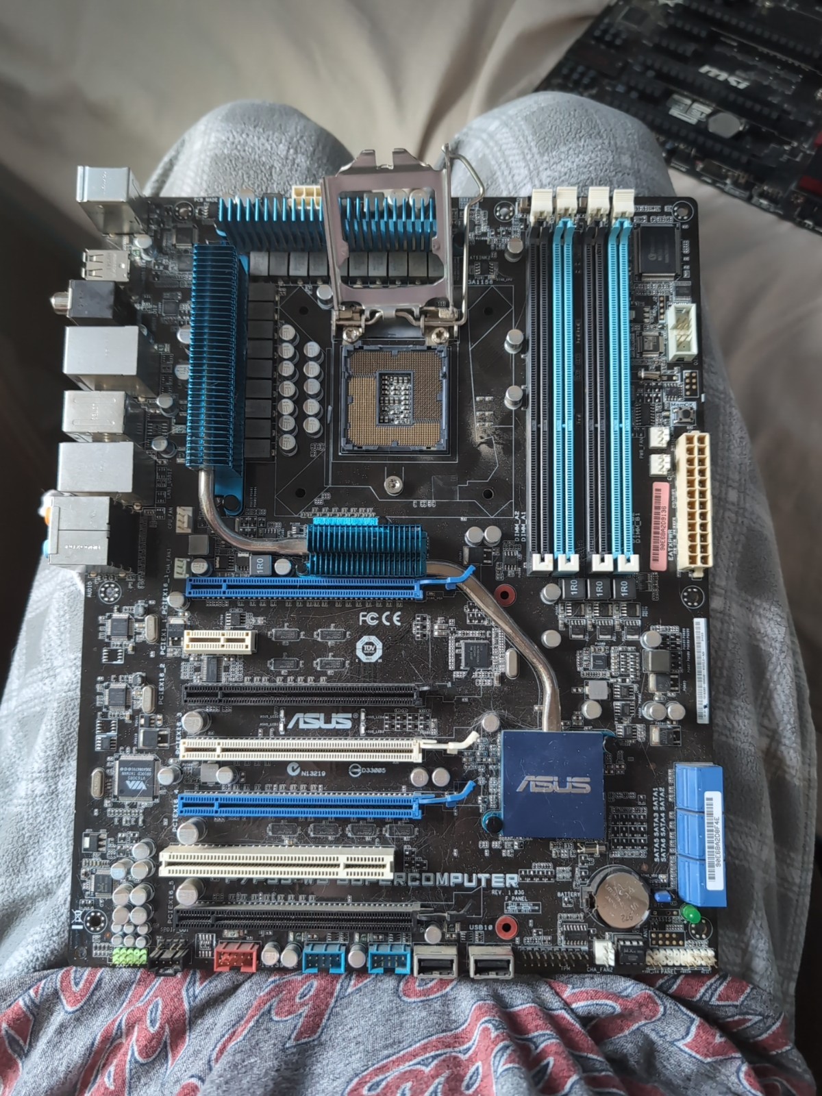 ASUS P7P55 WS IO Shield and 16Gbs of Ddr3 ram