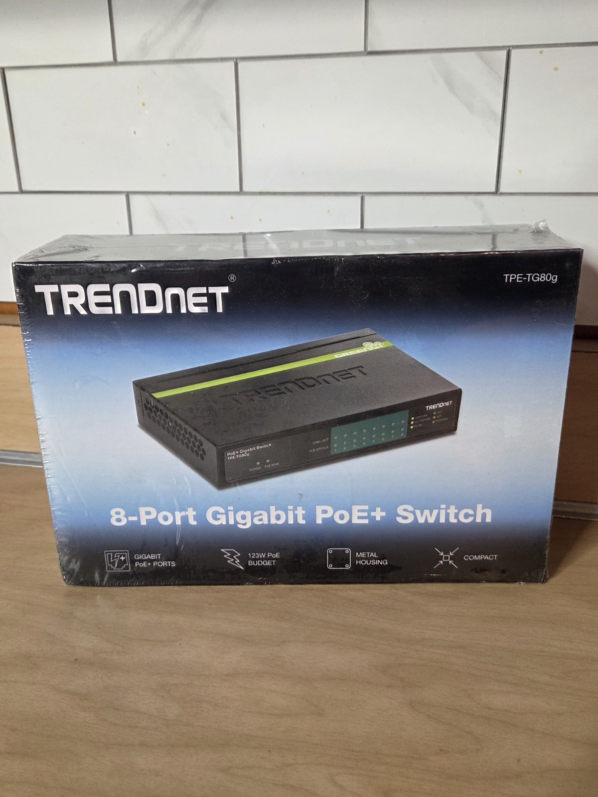 TRENDNET 8 Port Gigabit PoE+Switch TPE-TG80g Brand New Sealed