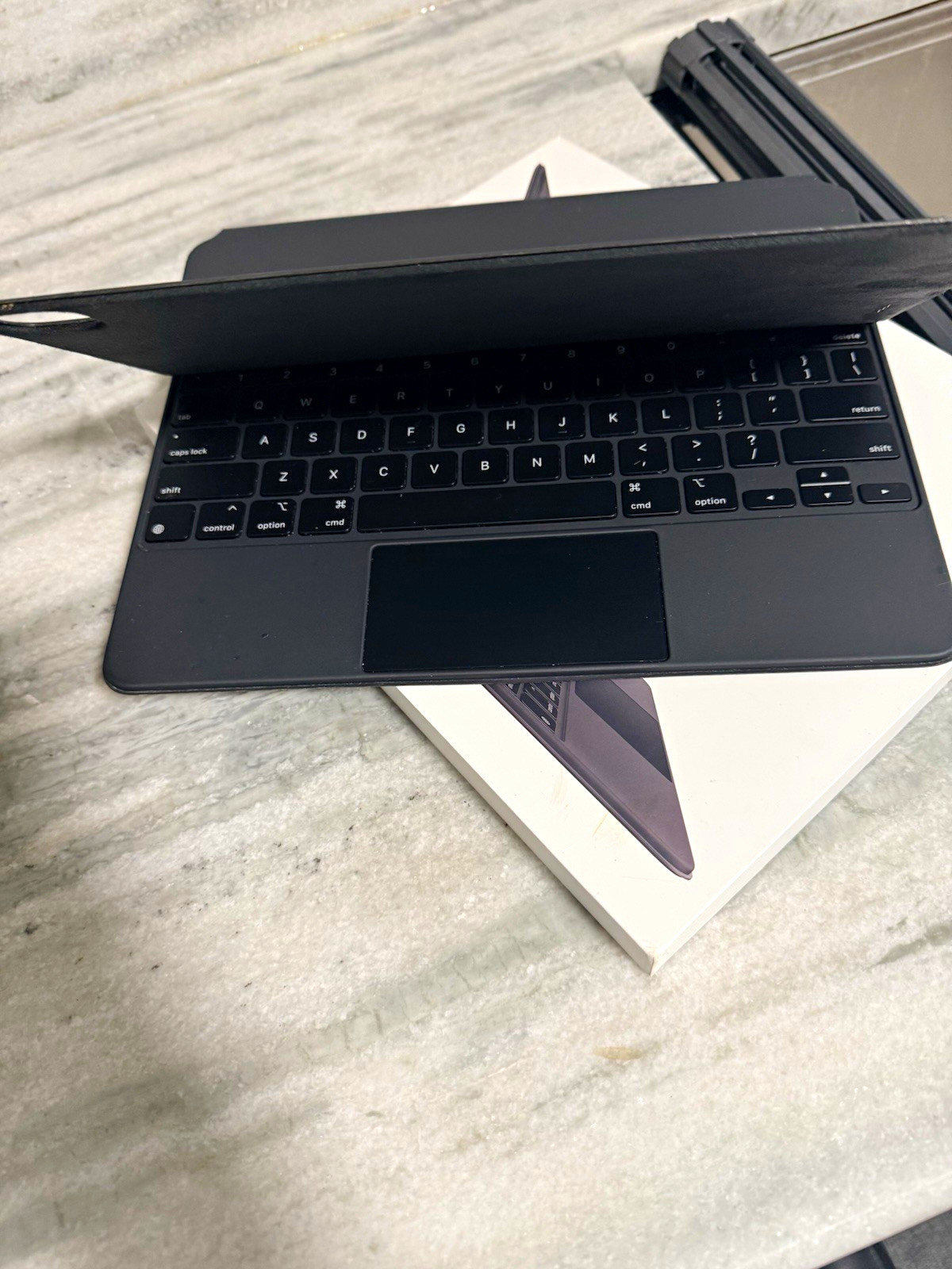 Apple iPad Magic Keyboard Folio/Case Black Magnetic Integrated Stand