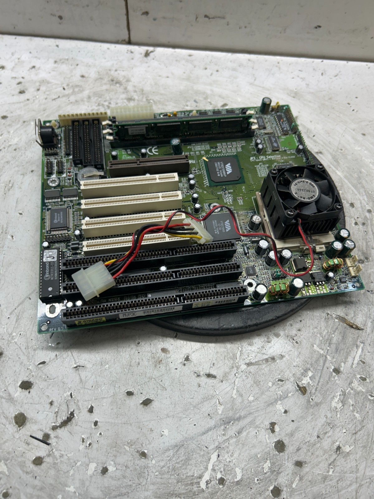 EPoX EP-58 MVP3C M 100MHz AMD-K6-2/300  65MB NO HDD