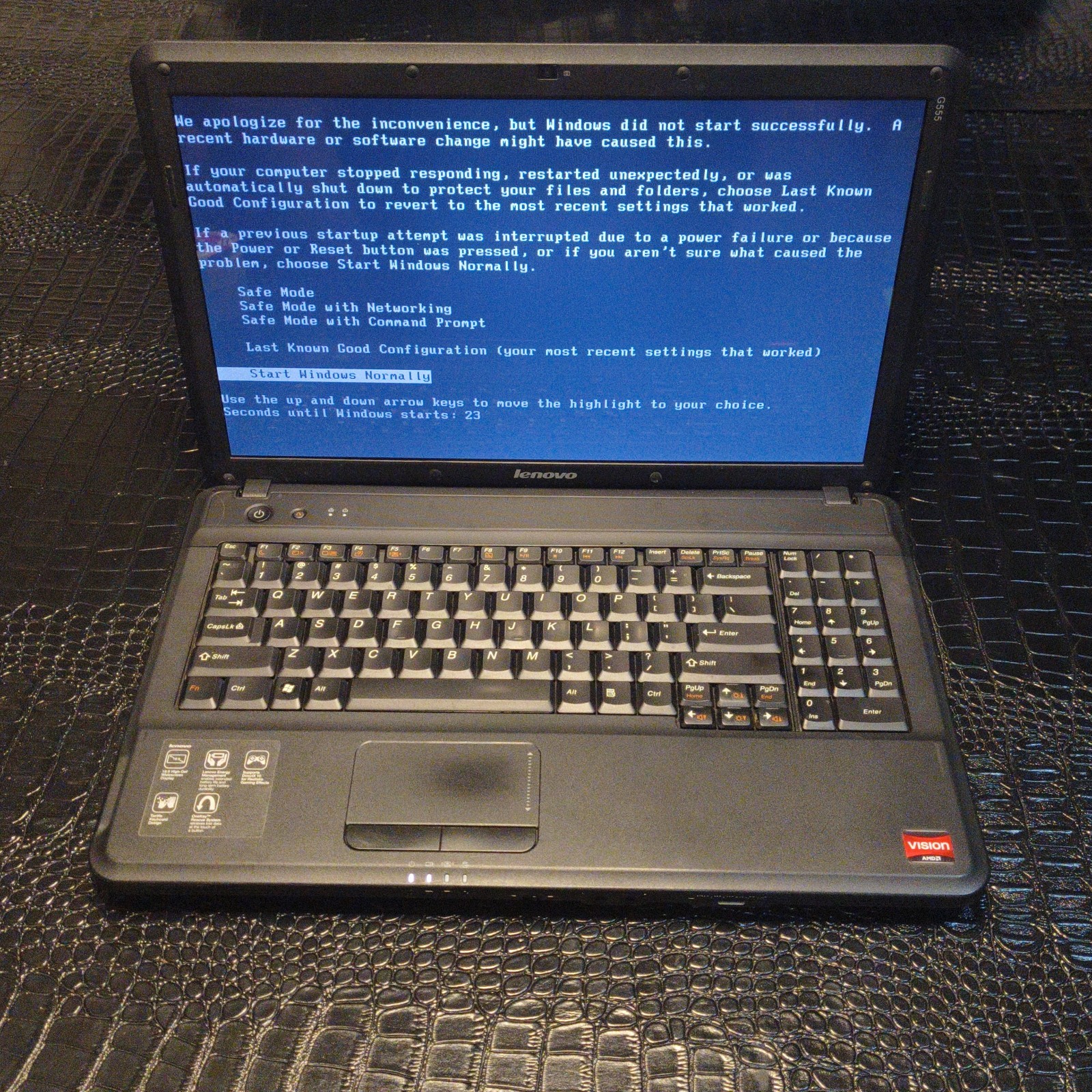 Lenovo G550 turns on for repair or for parts