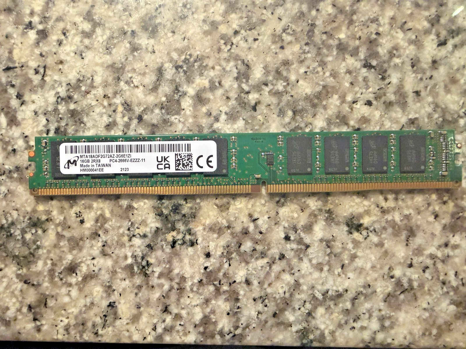Micron 16GB DDR4 PC4-21300 ECC UDIMM Server Memory RAM 1x (MTA18ADF2G72AZ-2G6E1)