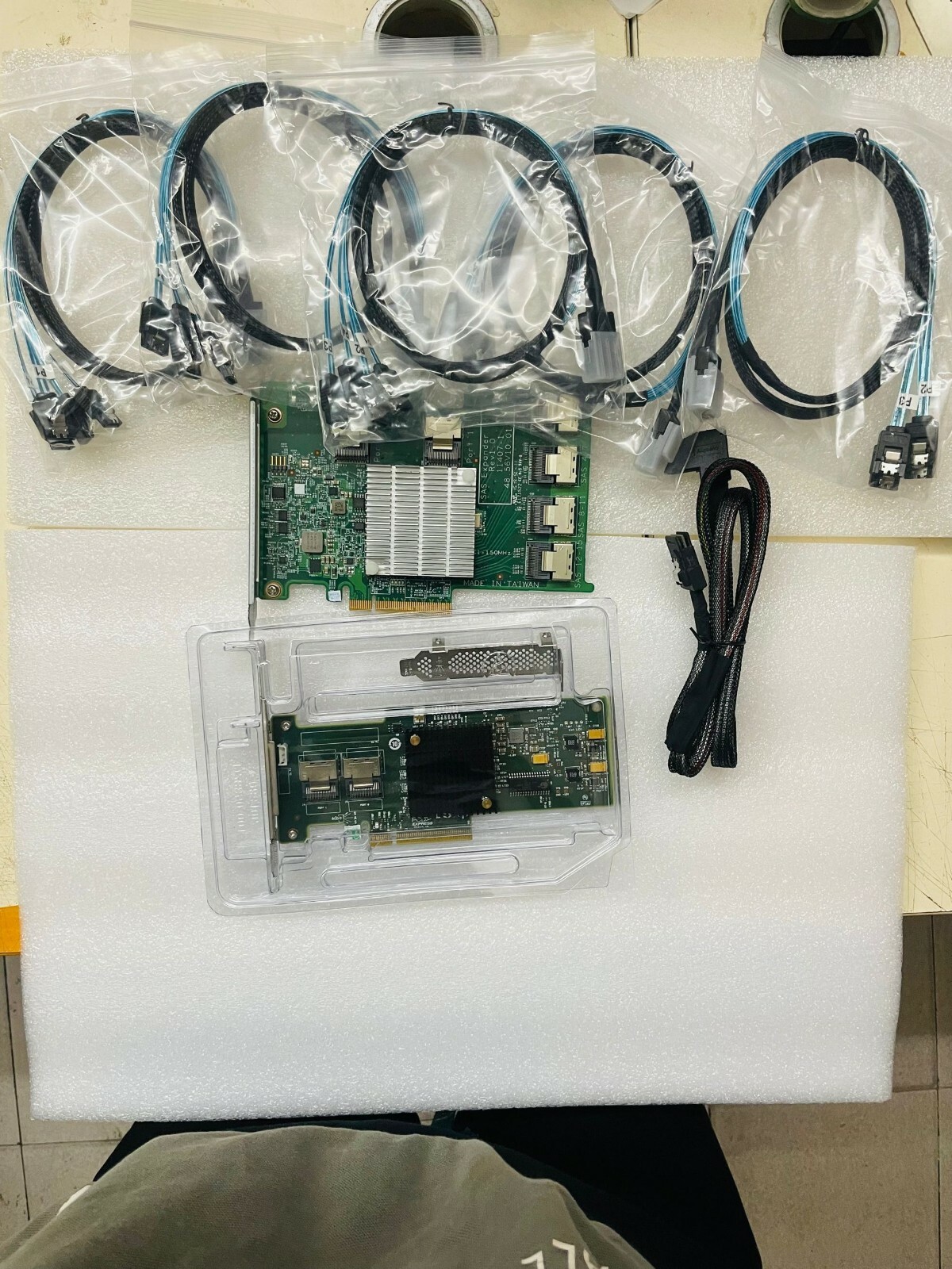 LSI 9211-8i 6Gbps HBA IT Mode + Lenovo 03X3834 20PORT B +5PCS SATA Cable