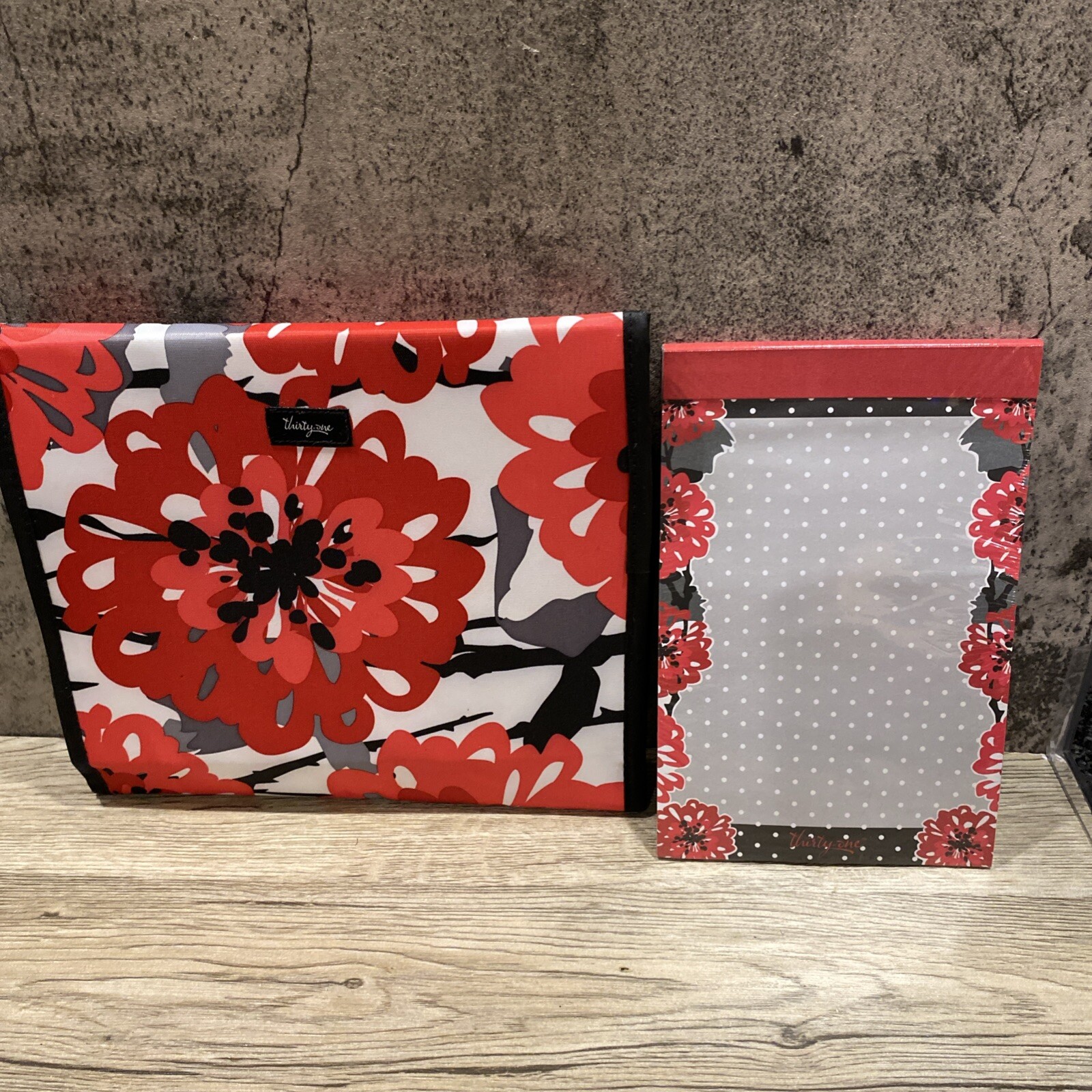 THIRTY ONE Fold It Up Organizer ~ BOLD BLOOM Tri-Fold iPad/ Tablet Case- New