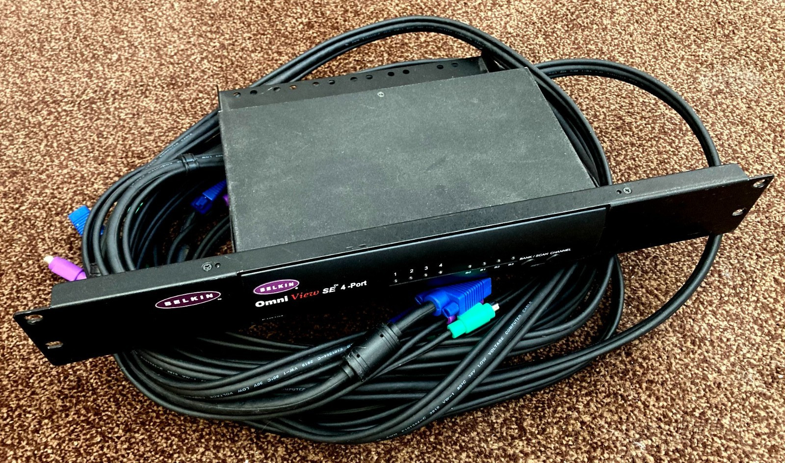 Belkin F1D104 OmniView SE 4 Port KVM Switch Box VGA PS/2 Rack Ears 15' Cables