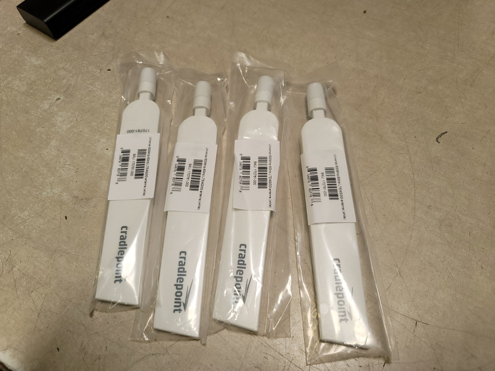 LOT OF 4 CRADLEPOINT Cellular Antenna, White, 600 MHz – 6 GHz, 170761-000