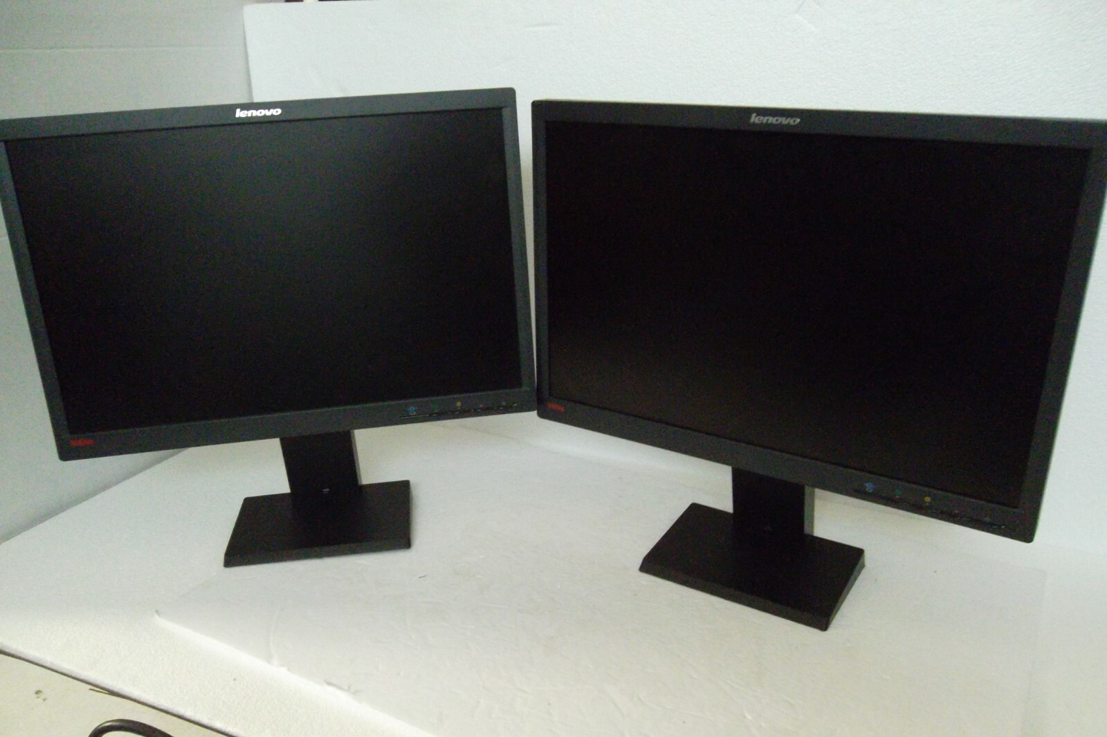 LOT-2 Lenovo L2250p 22" LCD Monitor VGA DVI 2572-HB6 45J8741 2572HB6 L2250pwD