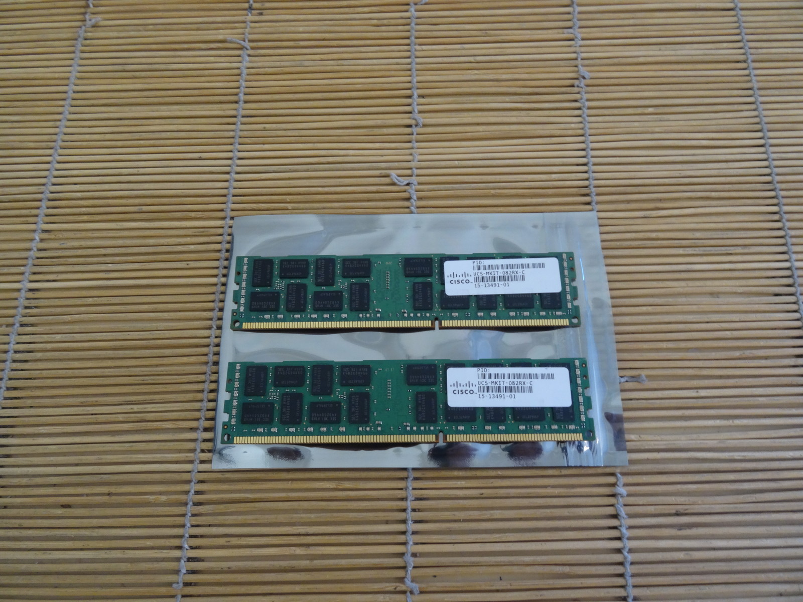 UCS-MR-2X082RX-C 2xUCS-MKIT-082RX-C 16GB 2X8GB DDR3 RDIMM for Cisco UCS i Server 