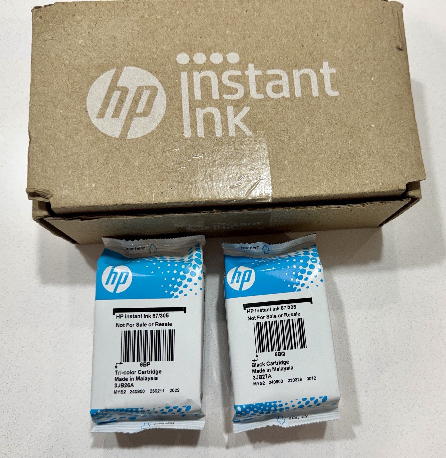 GENUINE HP INSTANT INK 67/305 2 PACK SEALED BLACK AND TRI-COLOR CARTRIDGES - NEW