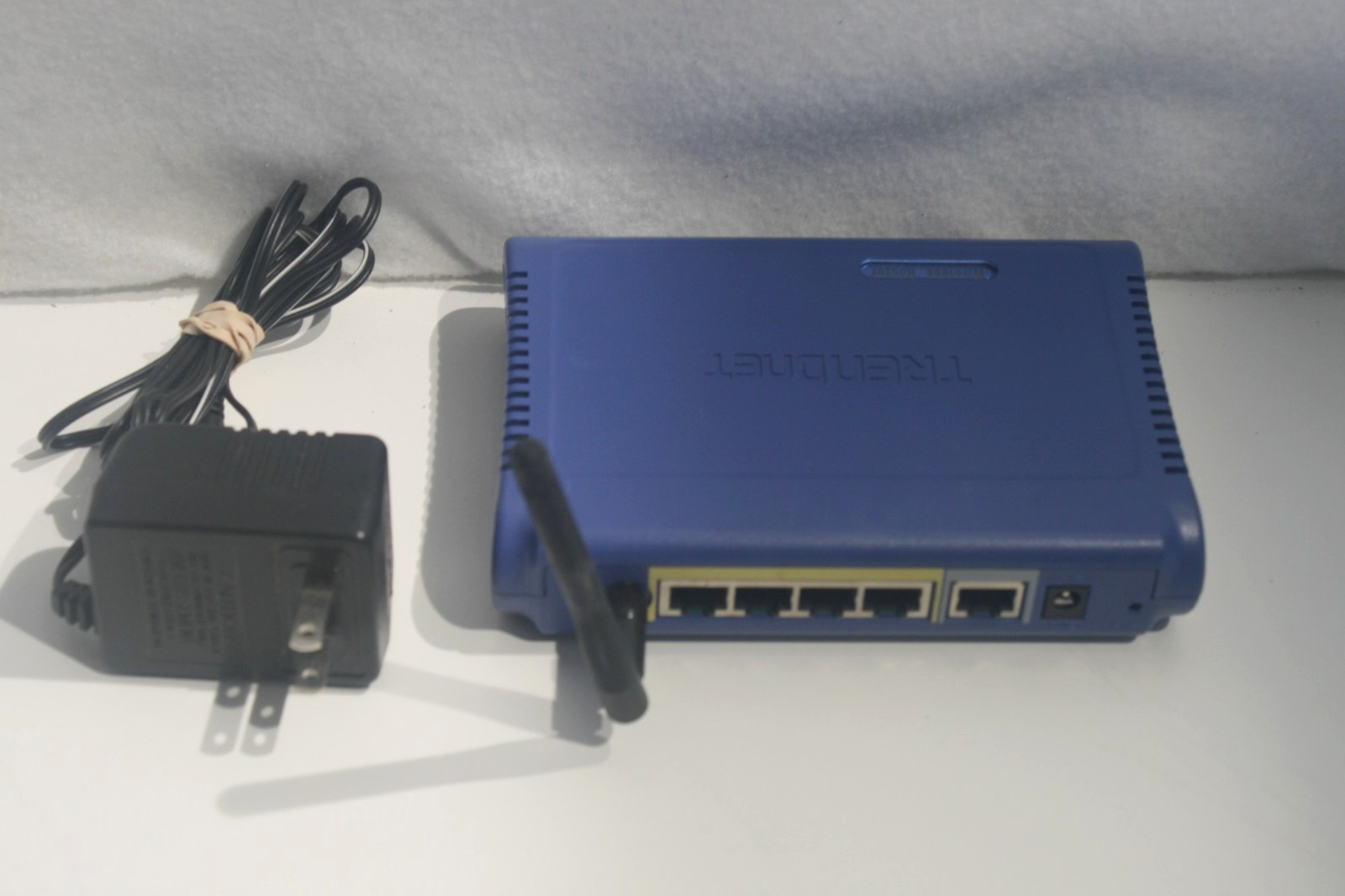 TRENDnet Model TEW-452BRP 108 Mbps 4-Port 10/100 Wireless G Router Home Network