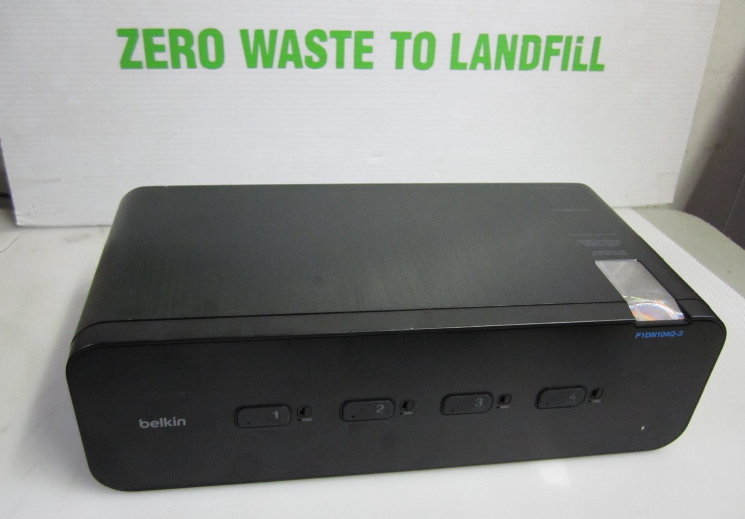 Belkin Advanced Secure 4-Port Quad-Head KVM PP3.0 F1DN104Q-3