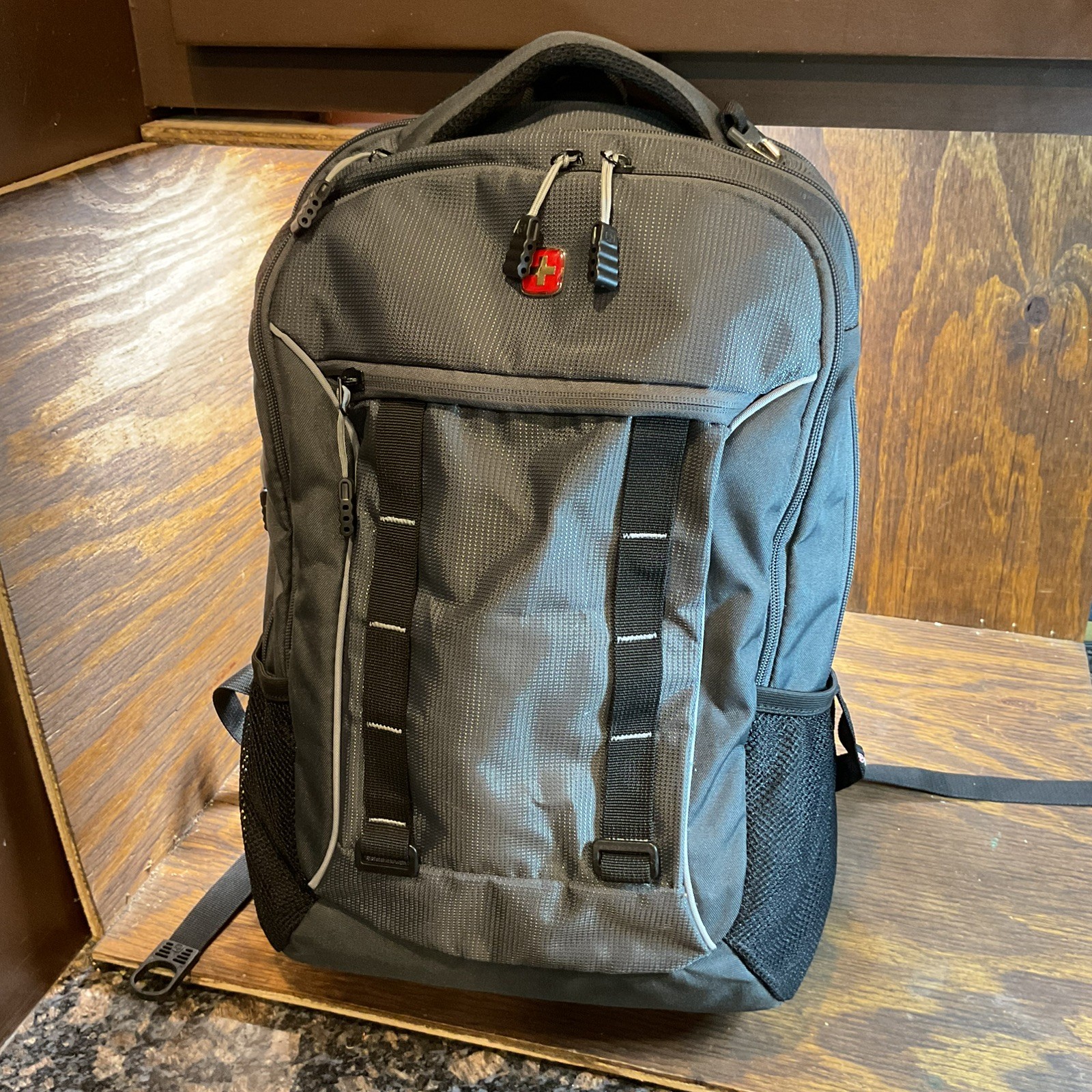 SwissGear Wenger SA5970 Grey Laptop Backpack Airflow Travel School Bag