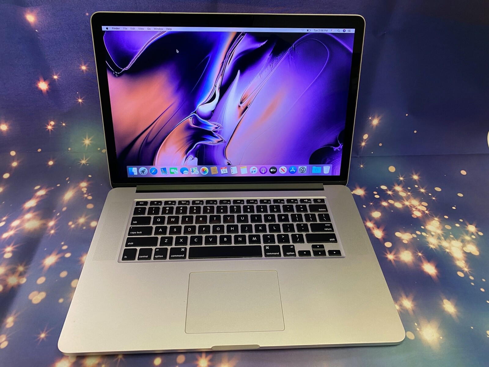Apple MacBook Pro 15" Retina /Quad Core i7 / 8GB / 256GB SSD HD. MacOS Catalina
