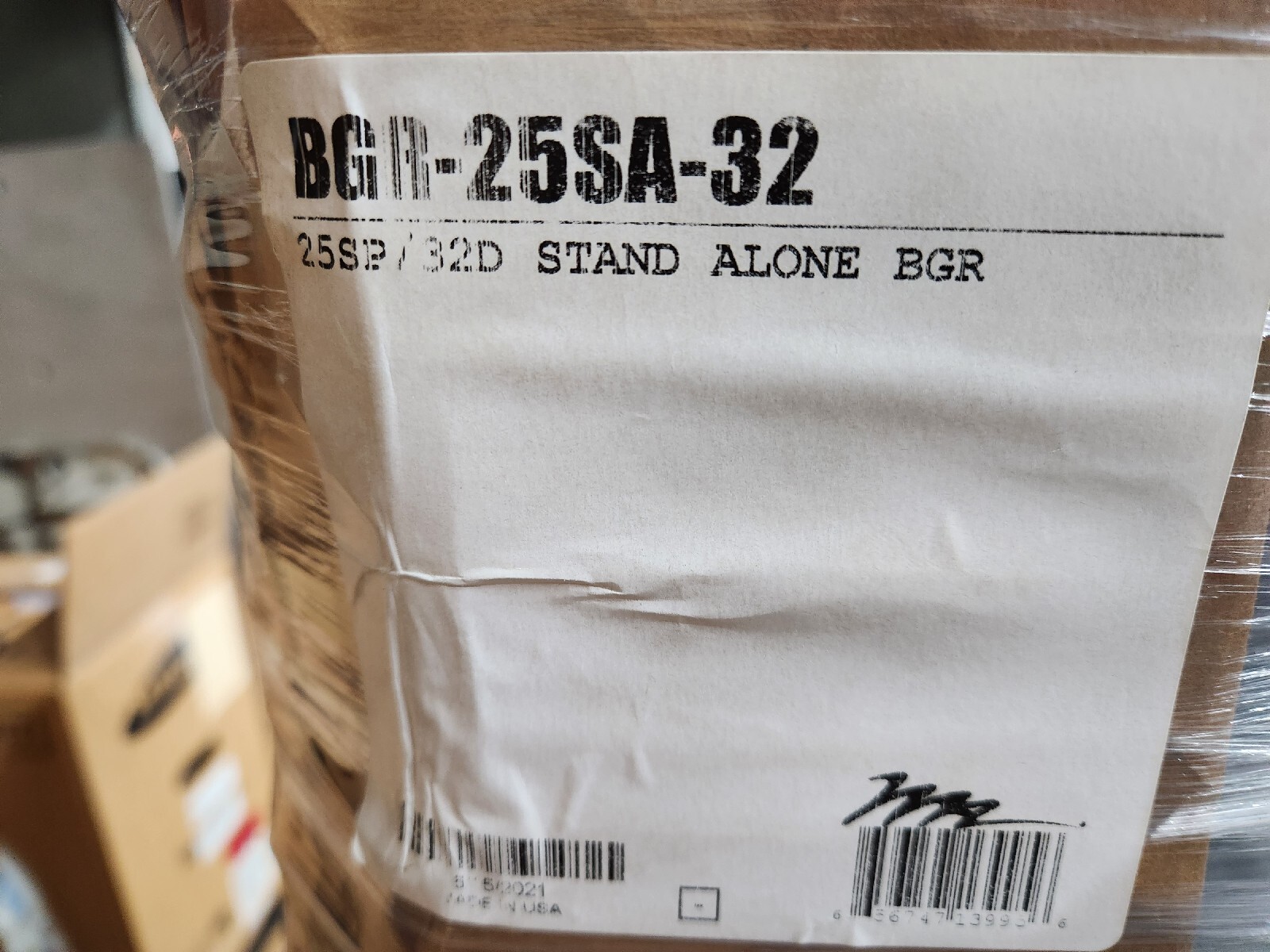 Middle Atlantic BGR-25SA-32 Stand Alone Rack Enclosure (25 U)