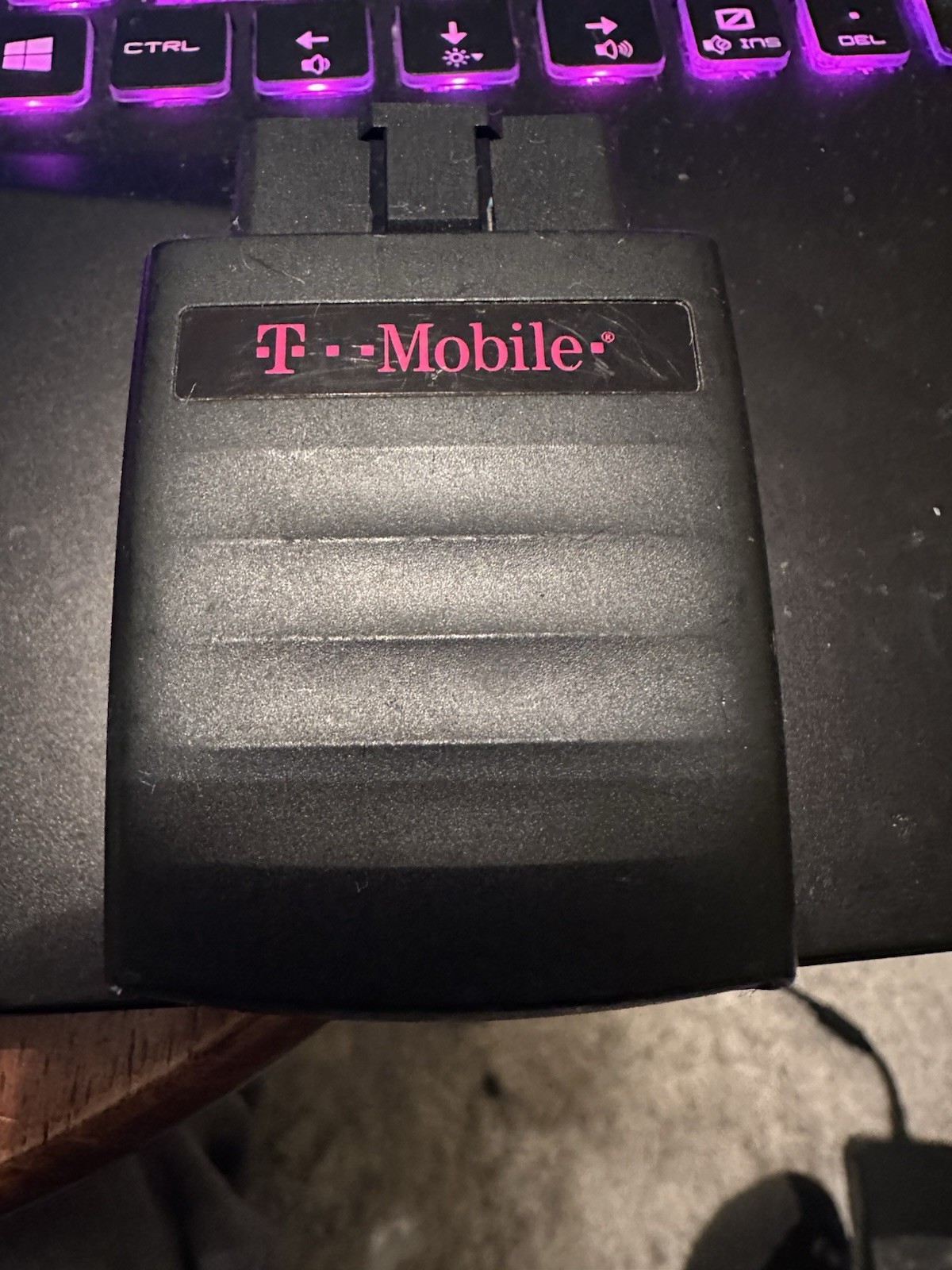 T-Mobile Z6200 Wi-Fi Hotspot Modem Wireless 802.11b/n Black Car Auxiliary SIM