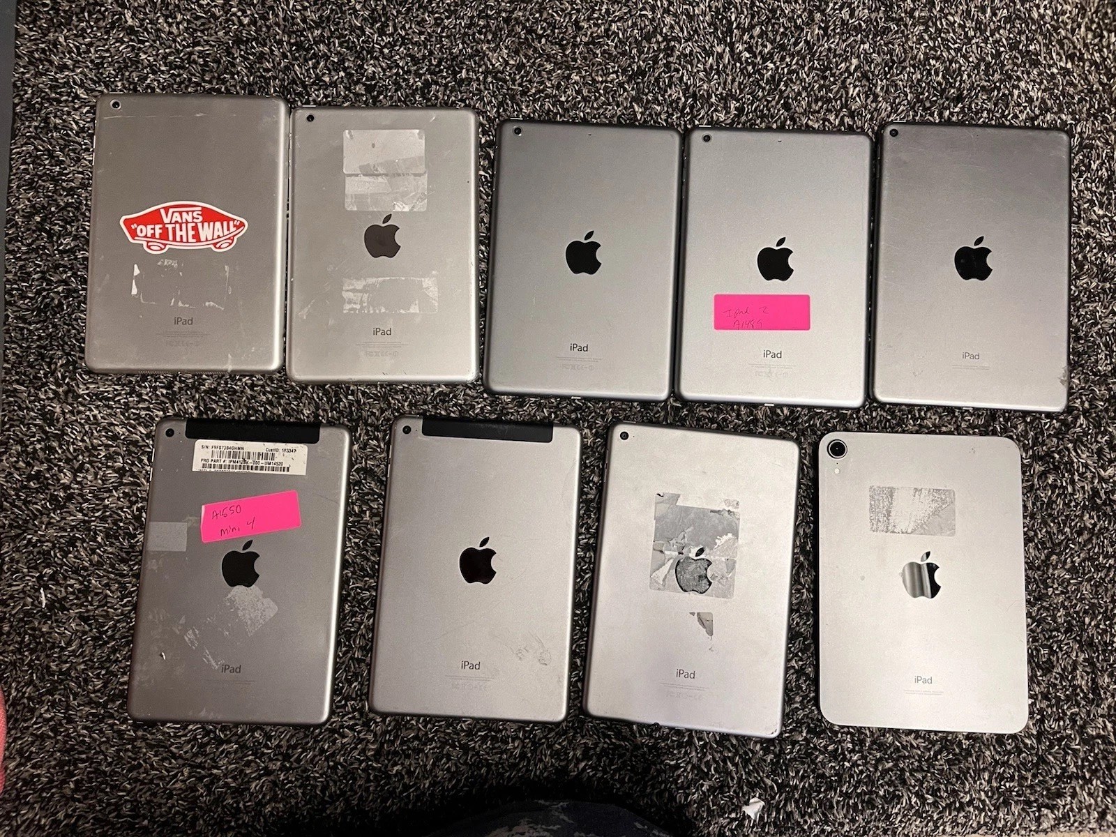 Lot of 33 Apple iPads & iPad Minis Mixed Models For Parts Repair Untested