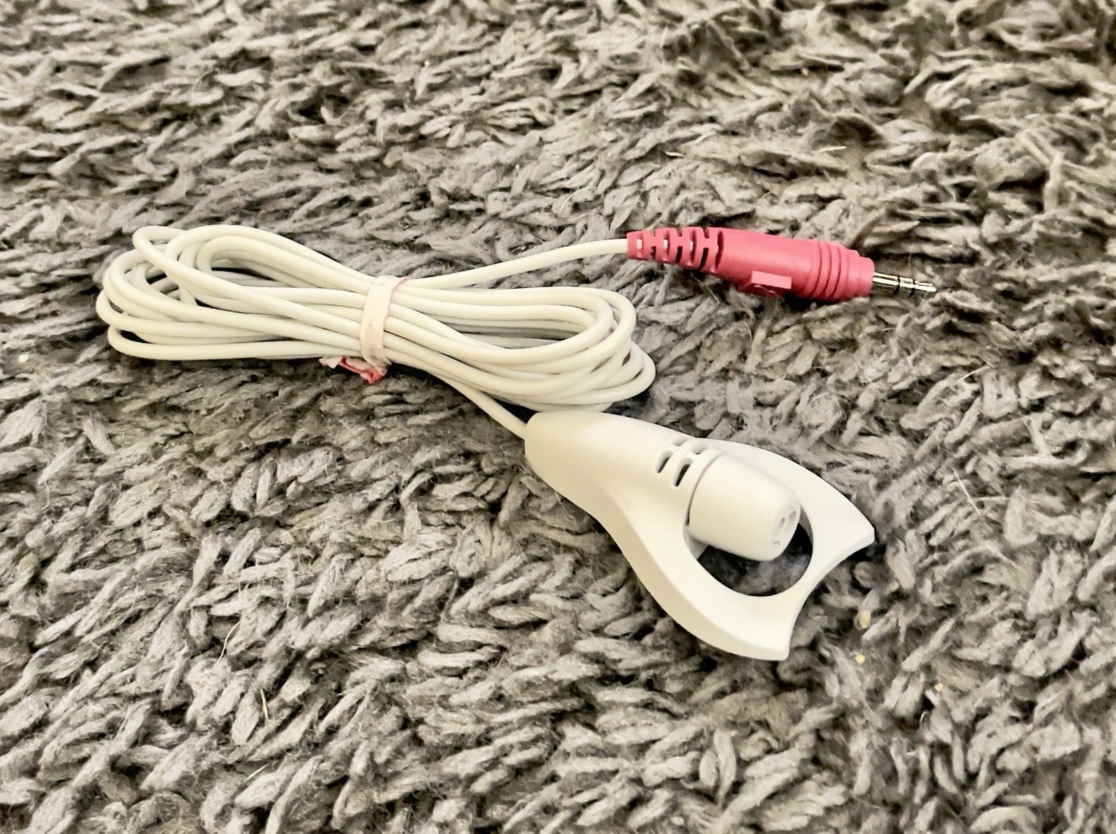 Apple PlainTalk Clip-On Microphone, Wired 3.5mm (1/8 in) TRS, Beige