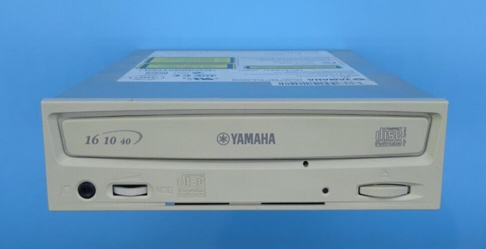 YAMAHA CRW2100E CD REWRITABLE DRIVE DRIVE IDE WHITE # LW1929
