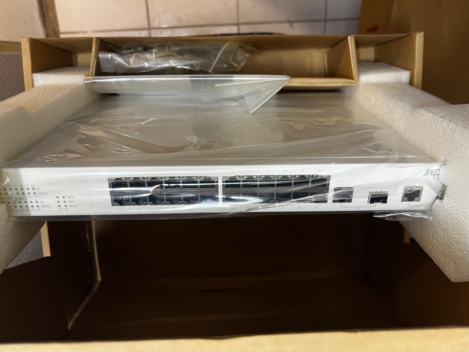 New Sealed Motorola Symbol ES3000 PoE 24+2 Port Managed Switch ES-3000-PWR-10-WW